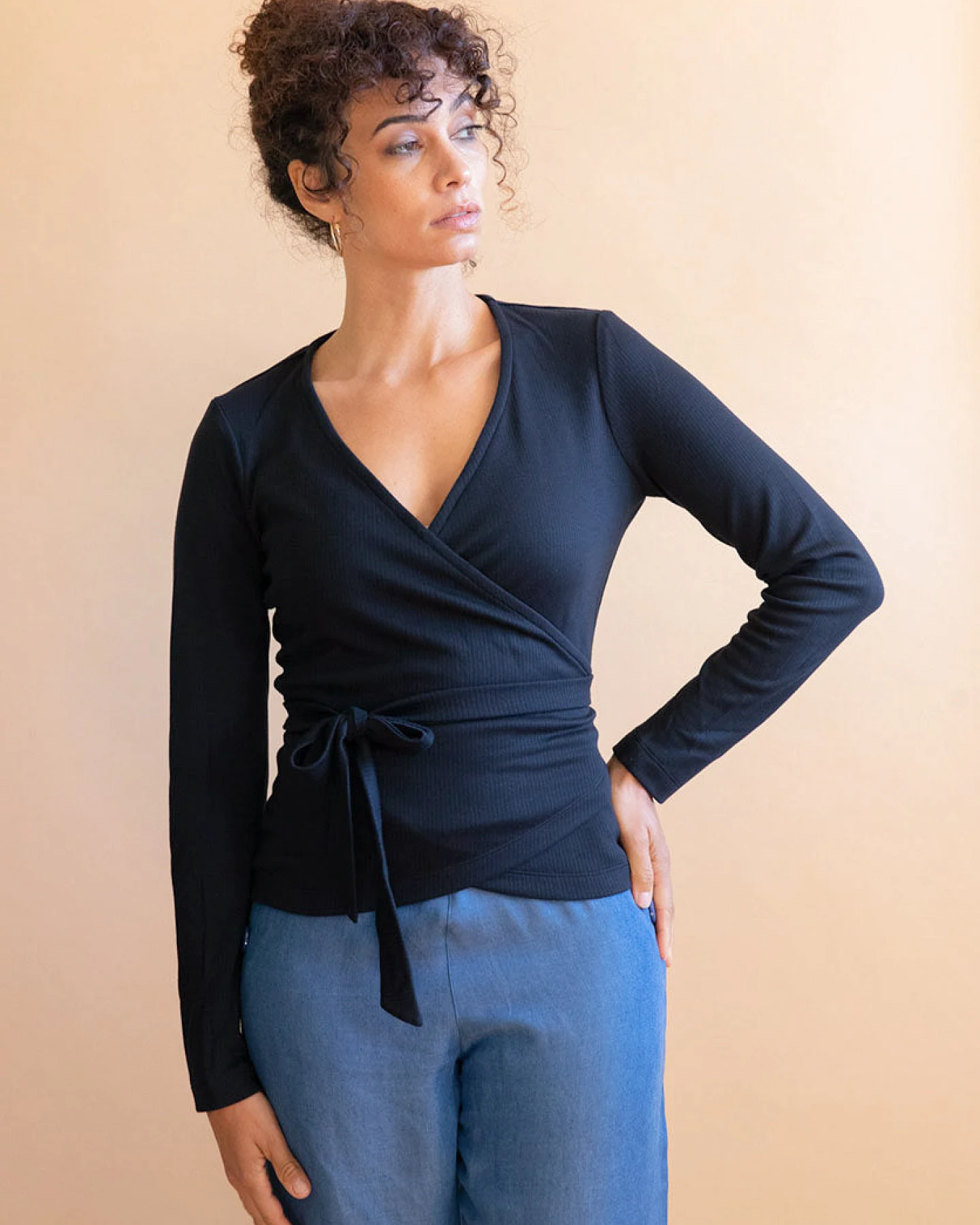 Avani Damen vegan Wickeltop Langarm Olivier Schwarz – Ansicht 2