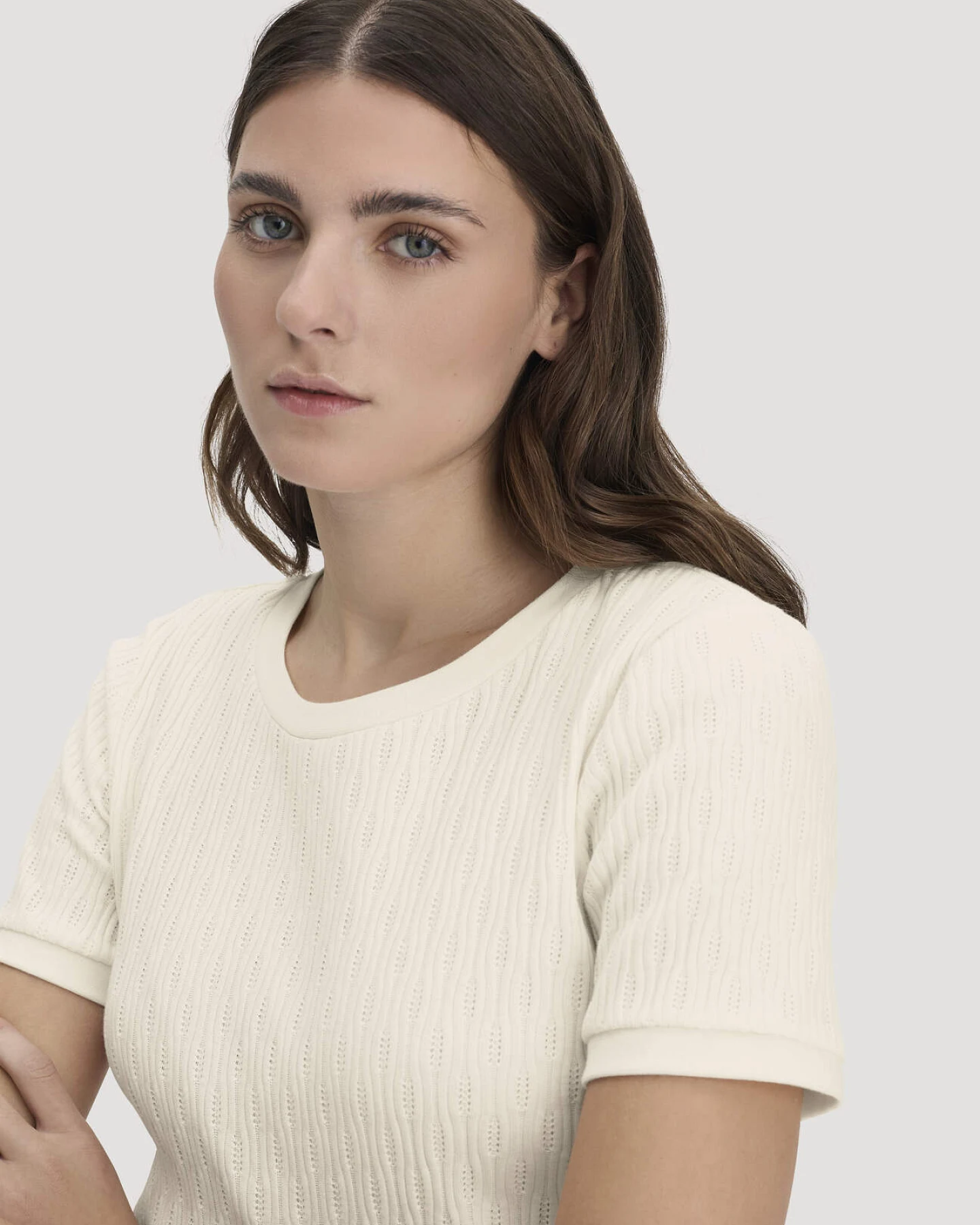 hessnatur Damen Pointelle T-Shirt Regular aus Bio-Baumwolle - beige - Größe 38 – Ansicht 4