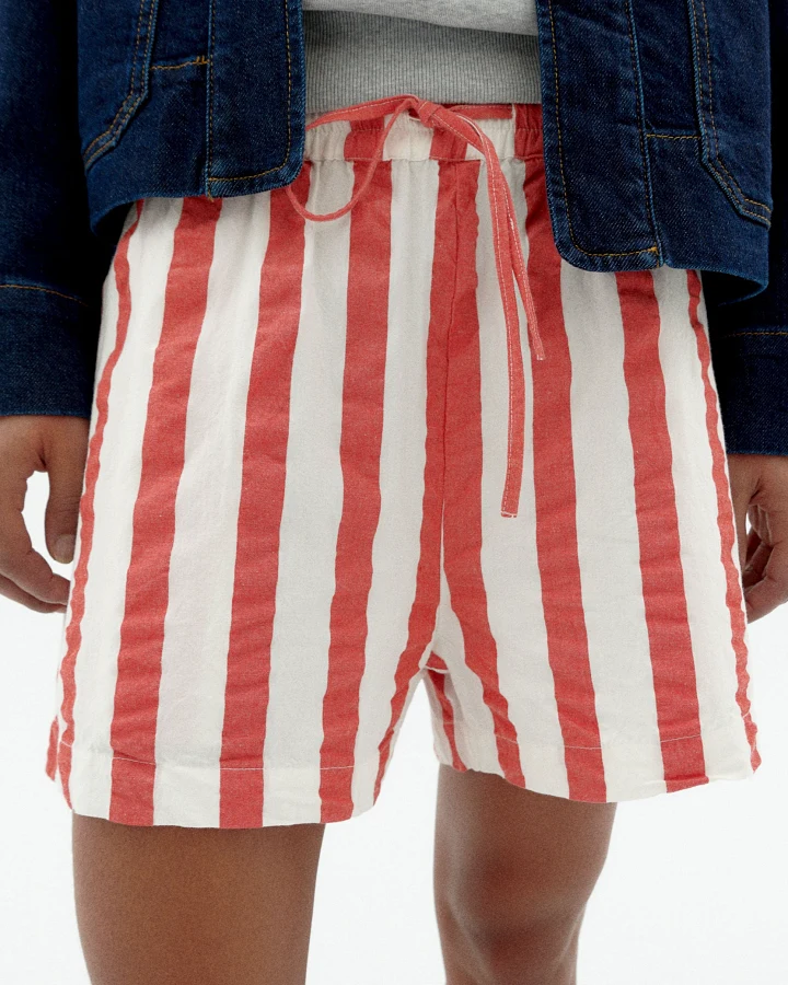 Thinking MU Damen vegan Shorts Seersucker Geranium Gestreift Rot