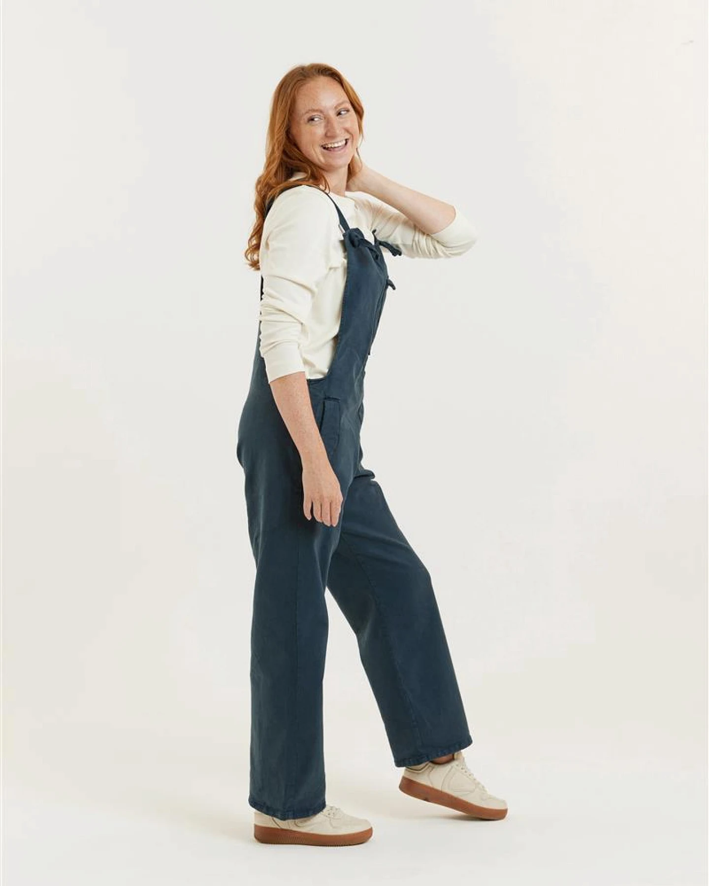 Flax and Loom Damen vegan Dungaree Tencel Mary Lou Marine – Ansicht 2