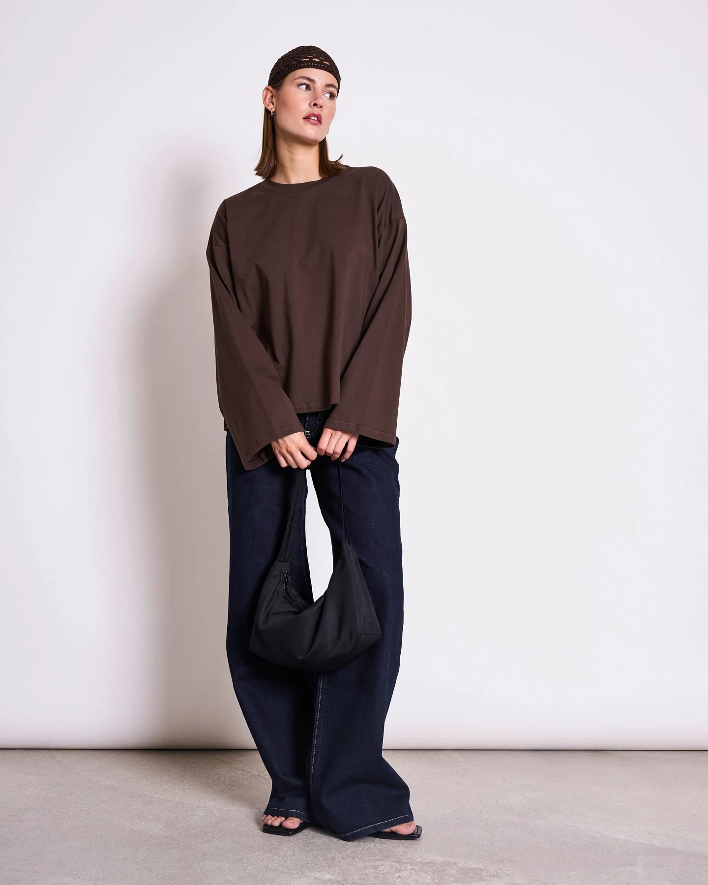 JAN 'N JUNE Damen vegan Longsleeve Boxy Ankira Schlammbraun – Ansicht 2