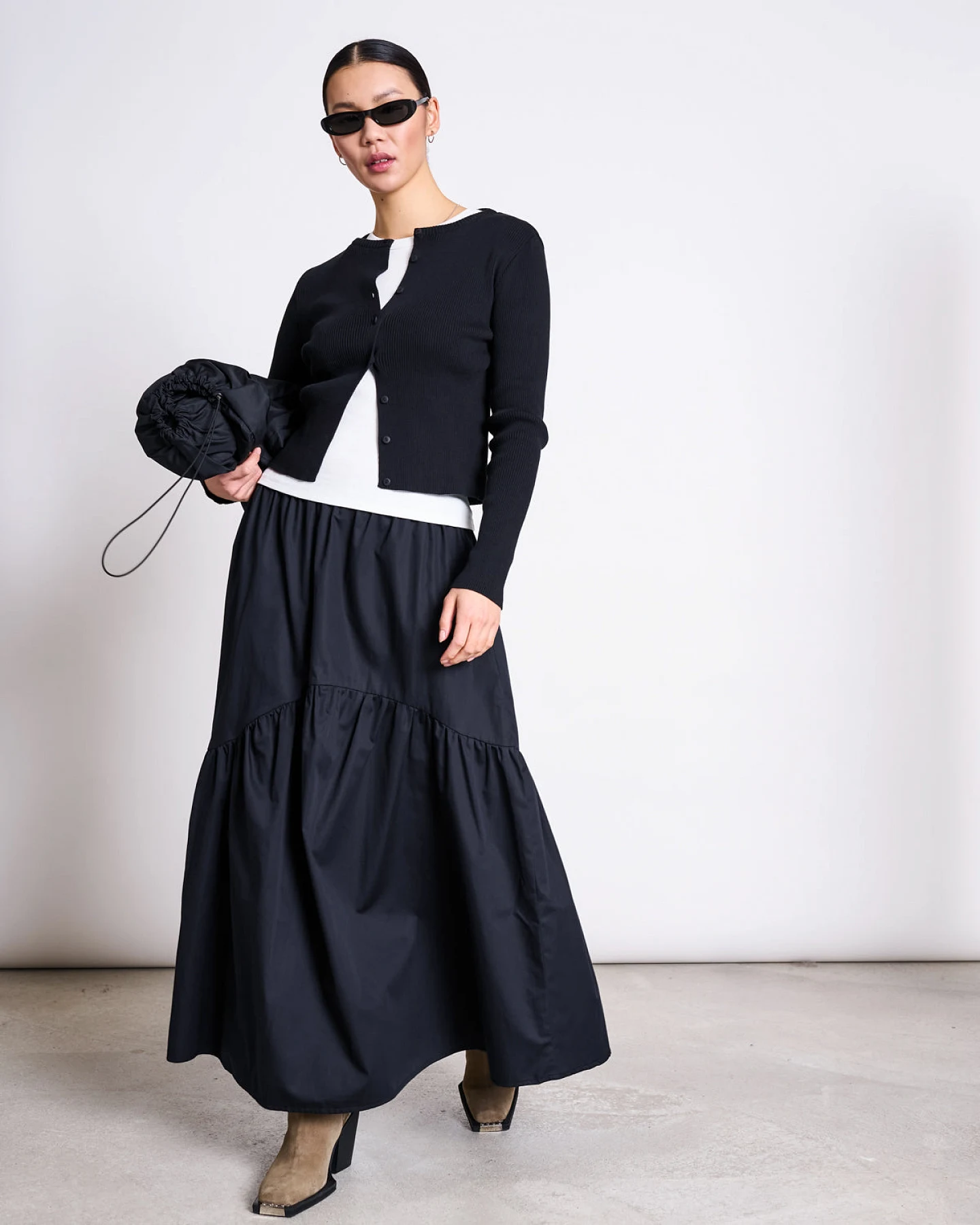 JAN 'N JUNE Damen vegan Maxirock Alca Schwarz – Ansicht 2