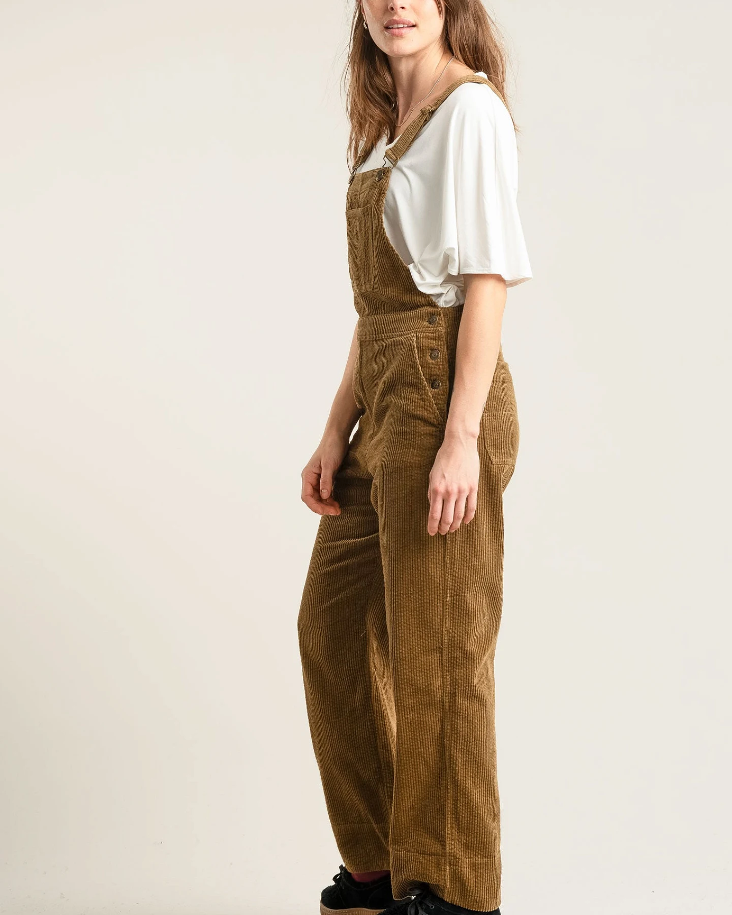 KOMODO Damen vegan Latzhose Leni Cord Olive – Ansicht 2