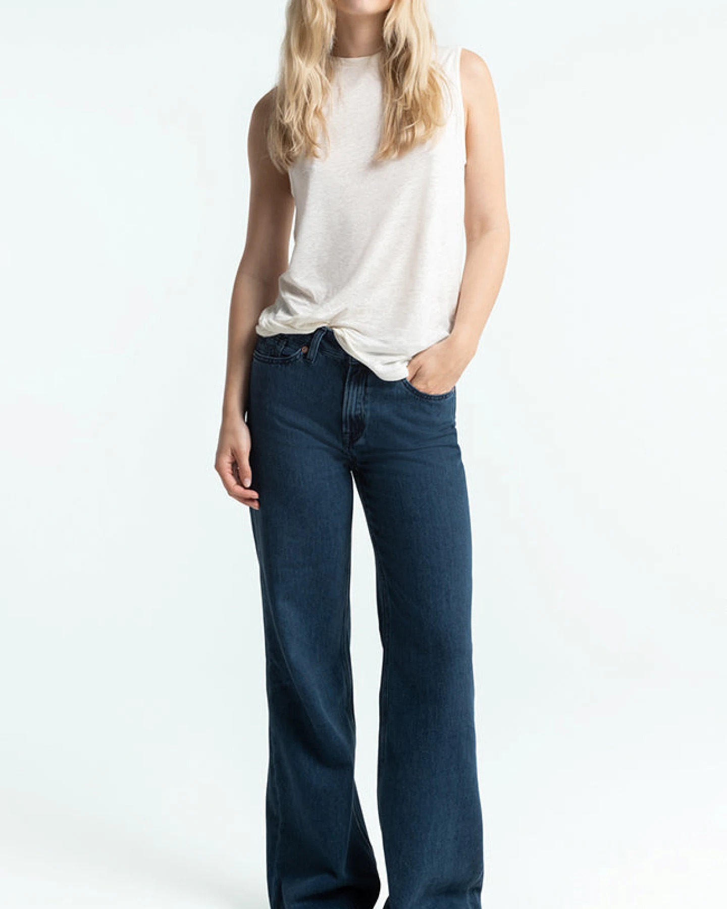 Kings of Indigo Damen vegan Flare Jeans Jane Alex Washed Dunkelblau – Ansicht 2
