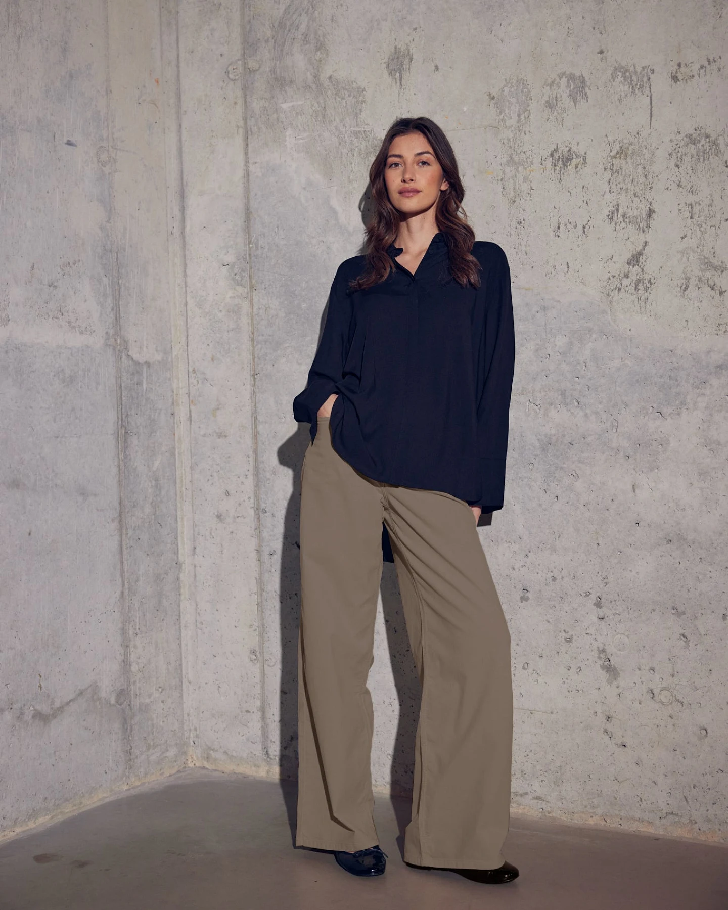 LAURIE Damen vegan Hose Corduroy Carol Loose Sika Hellbraun – Ansicht 2