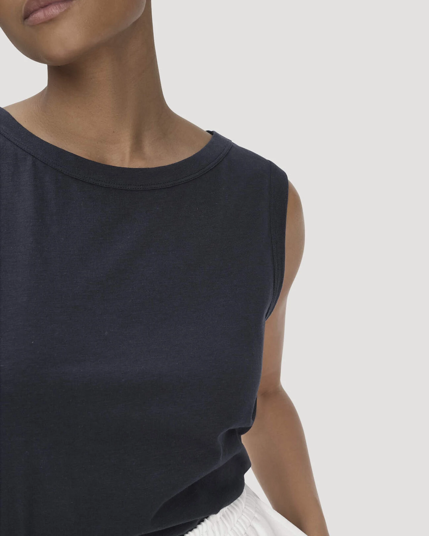 hessnatur Damen Light Slub Jersey Top Regular aus Bio-Baumwolle - blau - Größe 34 – Ansicht 4