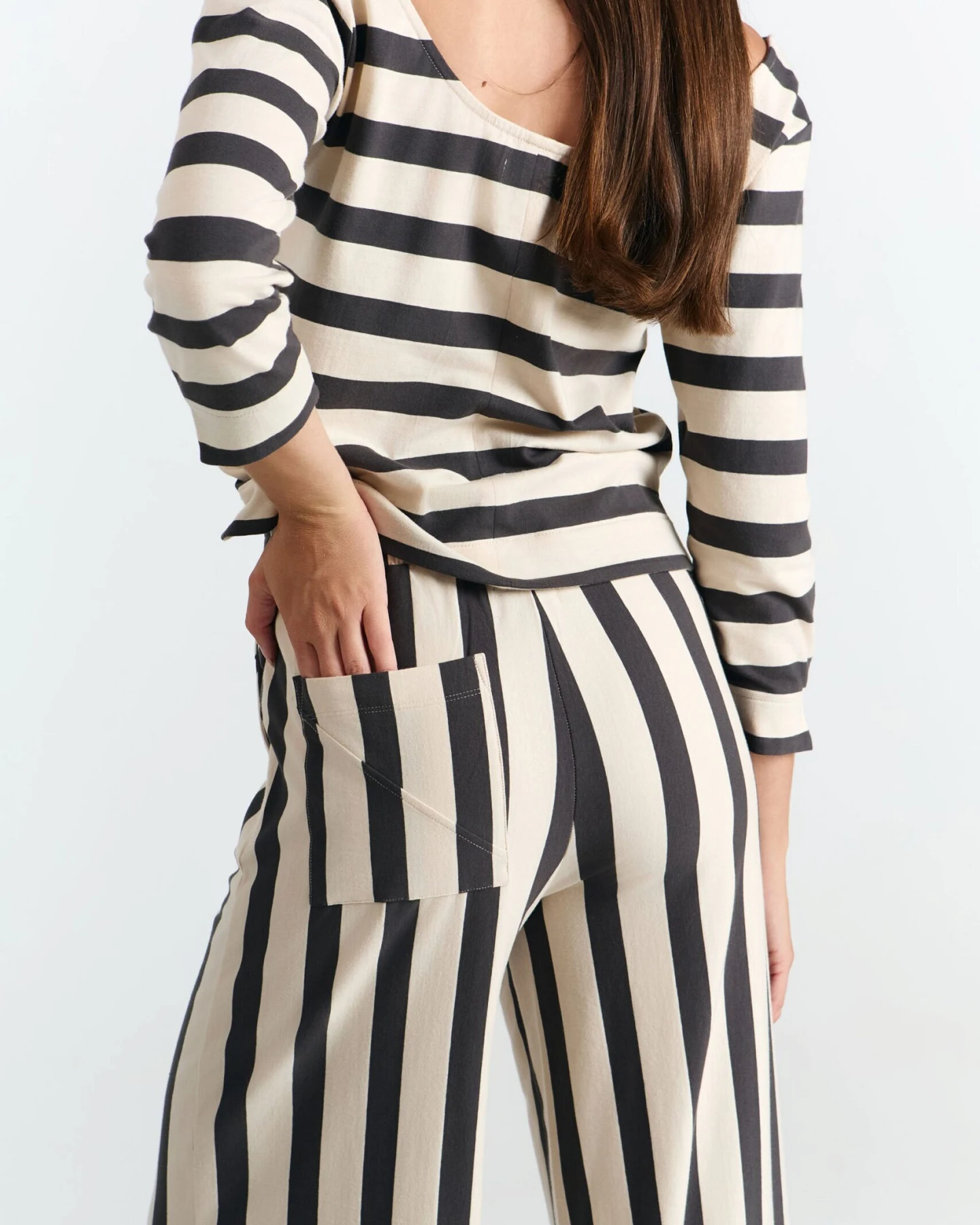 SUITE13LAB Damen vegan Hose Palau Black Stripes – Ansicht 2