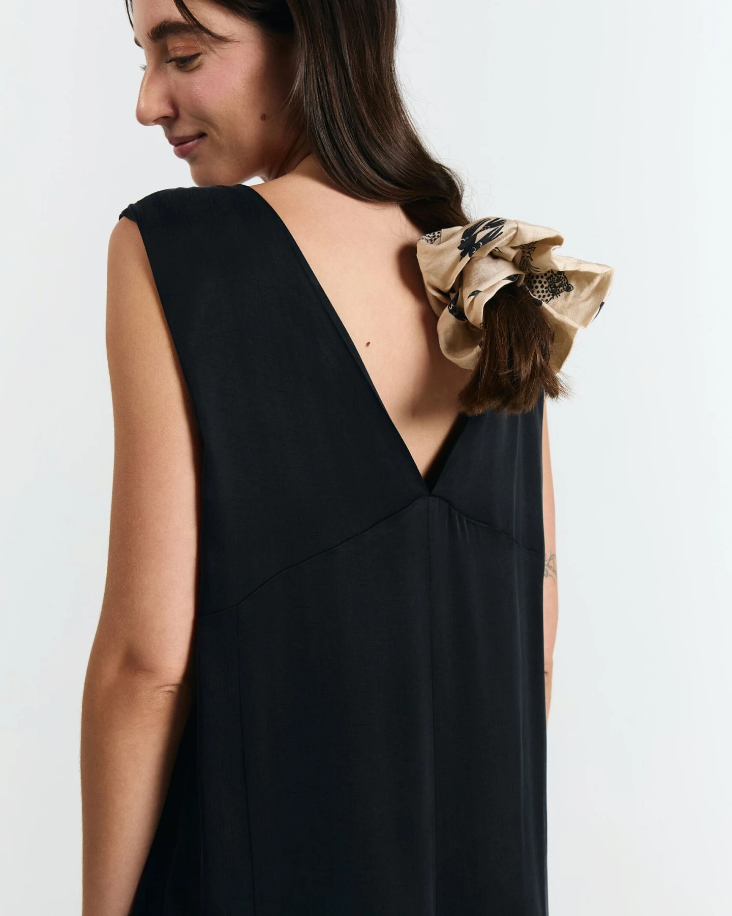 SUITE13LAB Damen vegan Jumpsuit Neiba Schwarz – Ansicht 2
