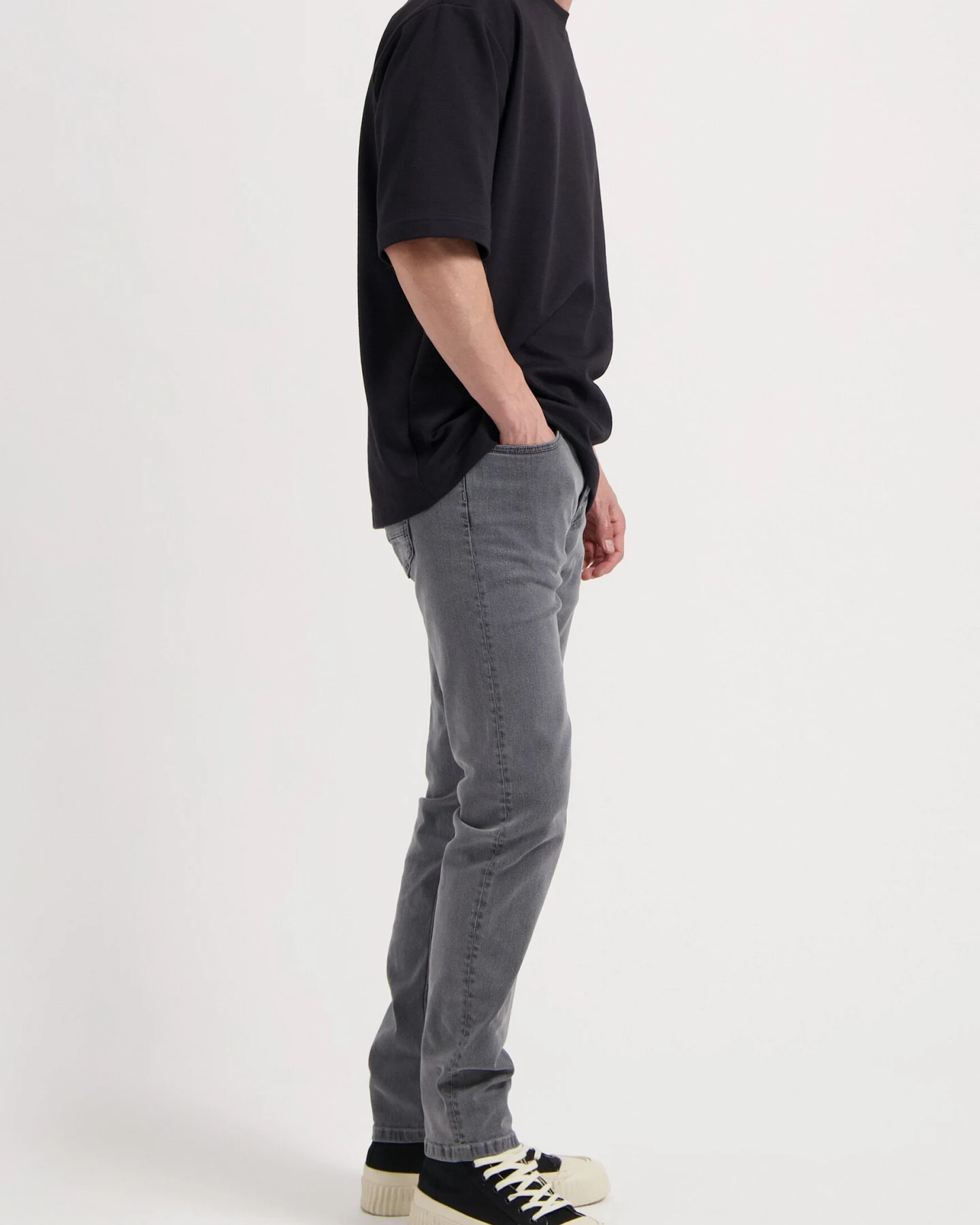 MUD Jeans Herren vegan Jeans Mid Slim Rick Hellgrau – Ansicht 2