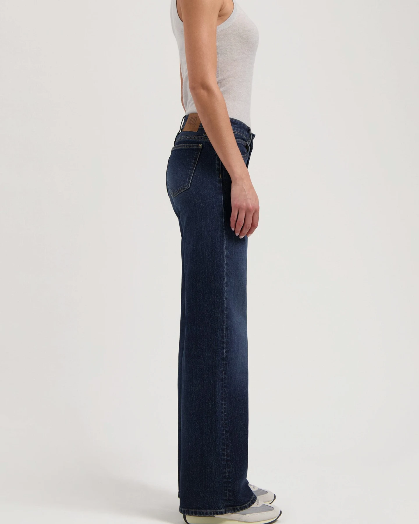 MUD Jeans Damen vegan Jeans Mid Loose Cleo Rustic Blue – Ansicht 2