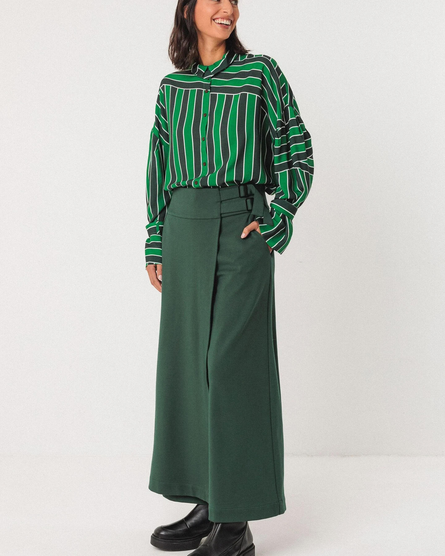 SKFK Damen vegan Hose Araika Grün – Ansicht 2