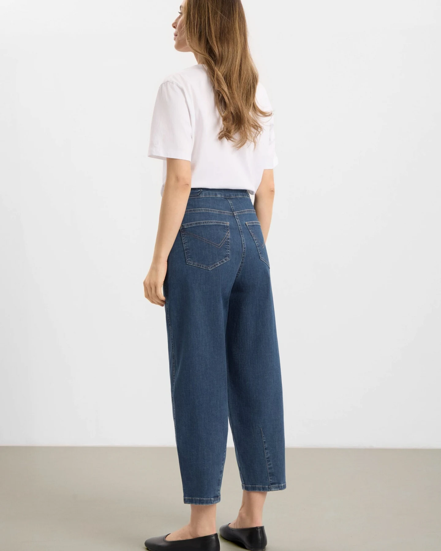 LAURIE Damen vegan Jeans Freya Tapered Loose Cropped Blau – Ansicht 2