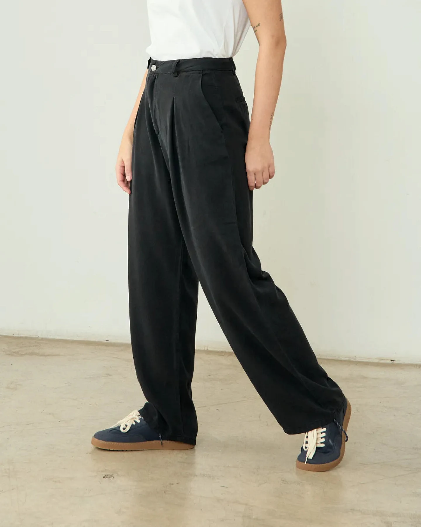 Clotsy Damen vegan Hose Joana Schwarz – Ansicht 2