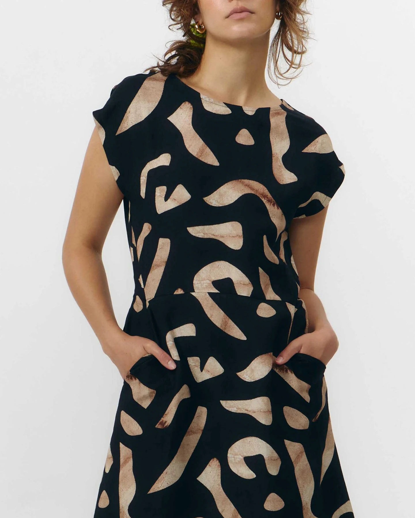 SUITE13LAB Damen vegan Kleid Tinto Print Stones Schwarz – Ansicht 2
