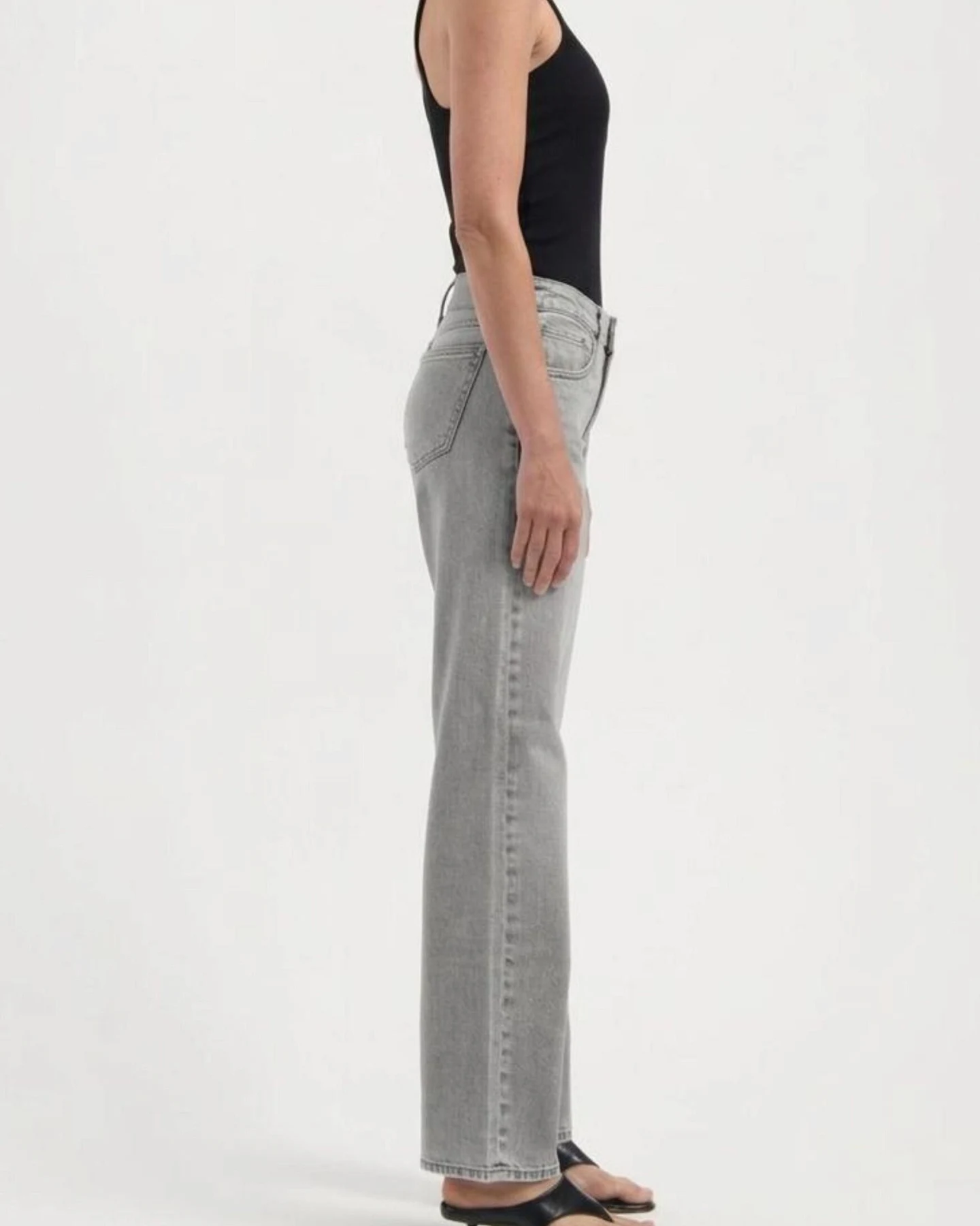 MUD Jeans Damen vegan Jeans Carry Mid Straight Faded Grey – Ansicht 2