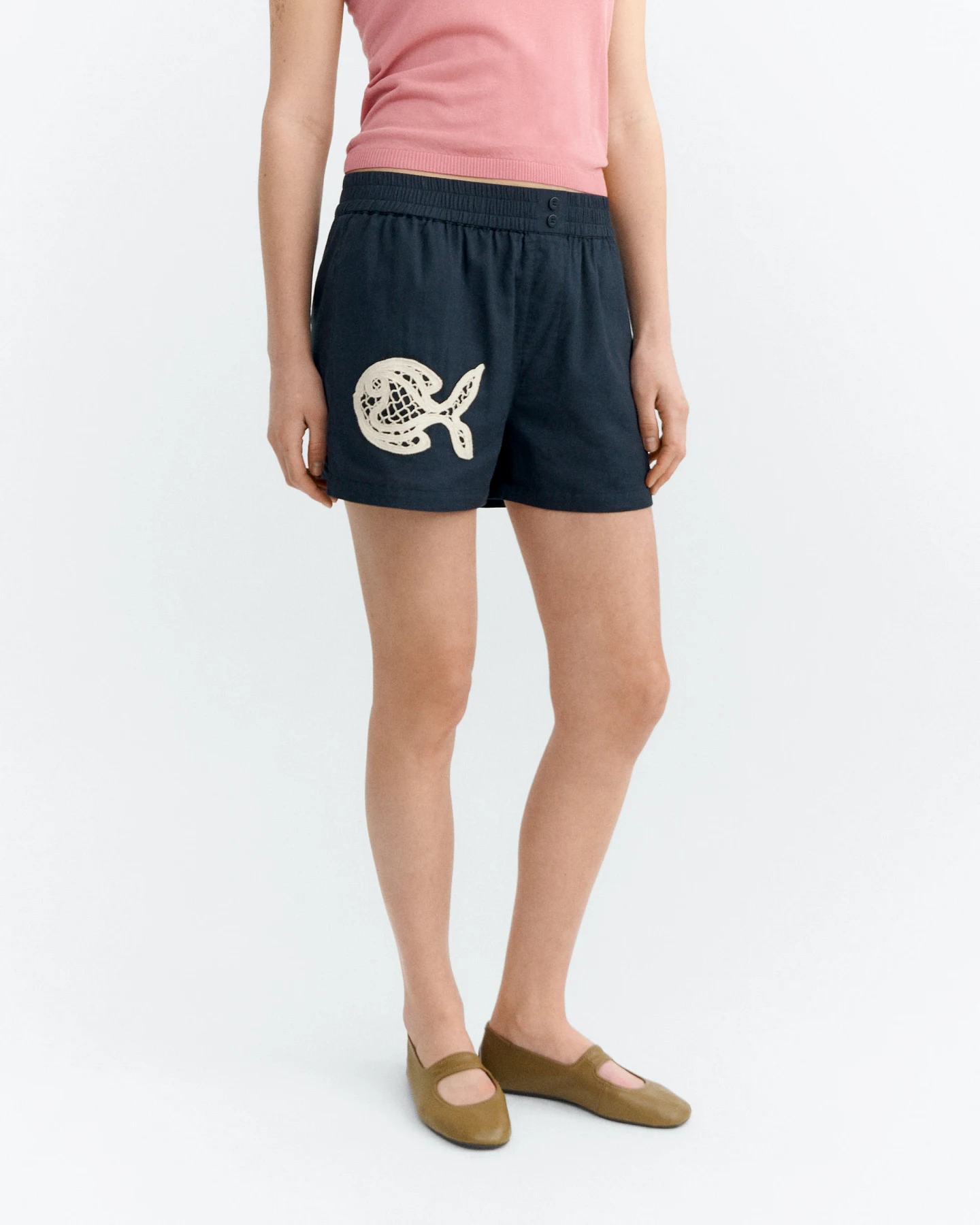 Thinking MU Damen vegan Shorts Handbestickte Geraldine Navy – Ansicht 2