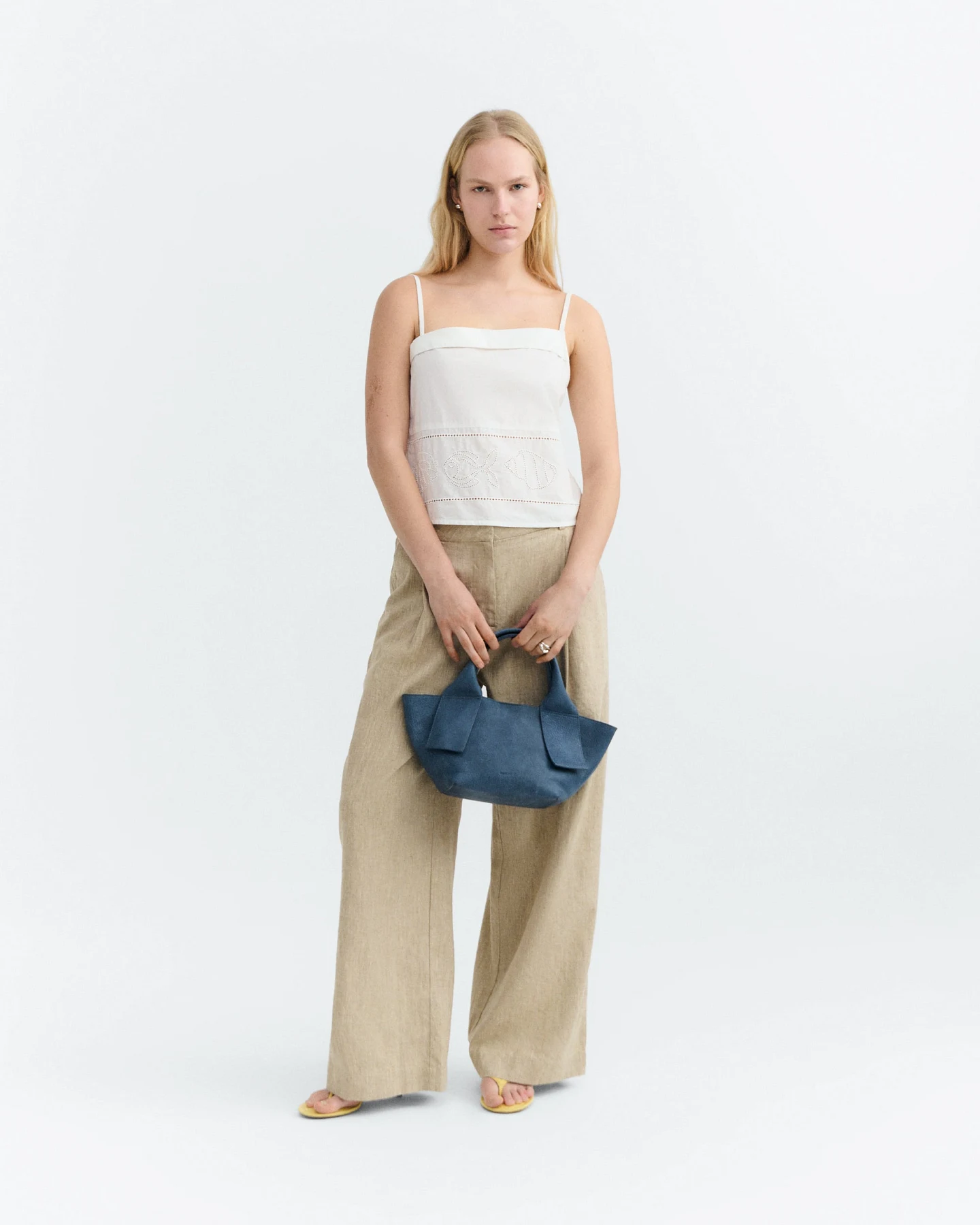 Thinking MU Damen vegan Top Raida Bestickt Weiß – Ansicht 2