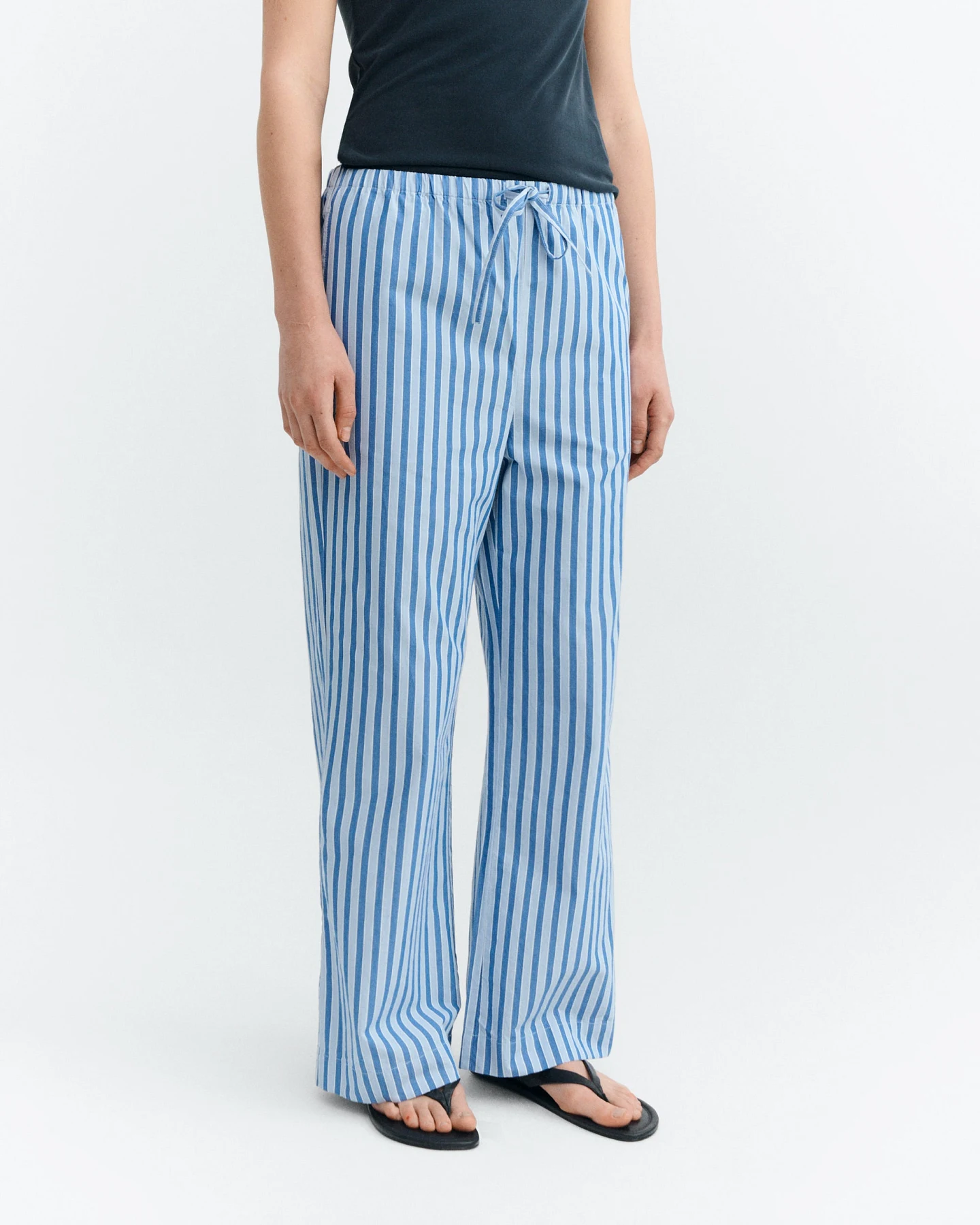 Thinking MU Damen vegan Hose Brigitte Relaxed Gestreift Blau – Ansicht 2