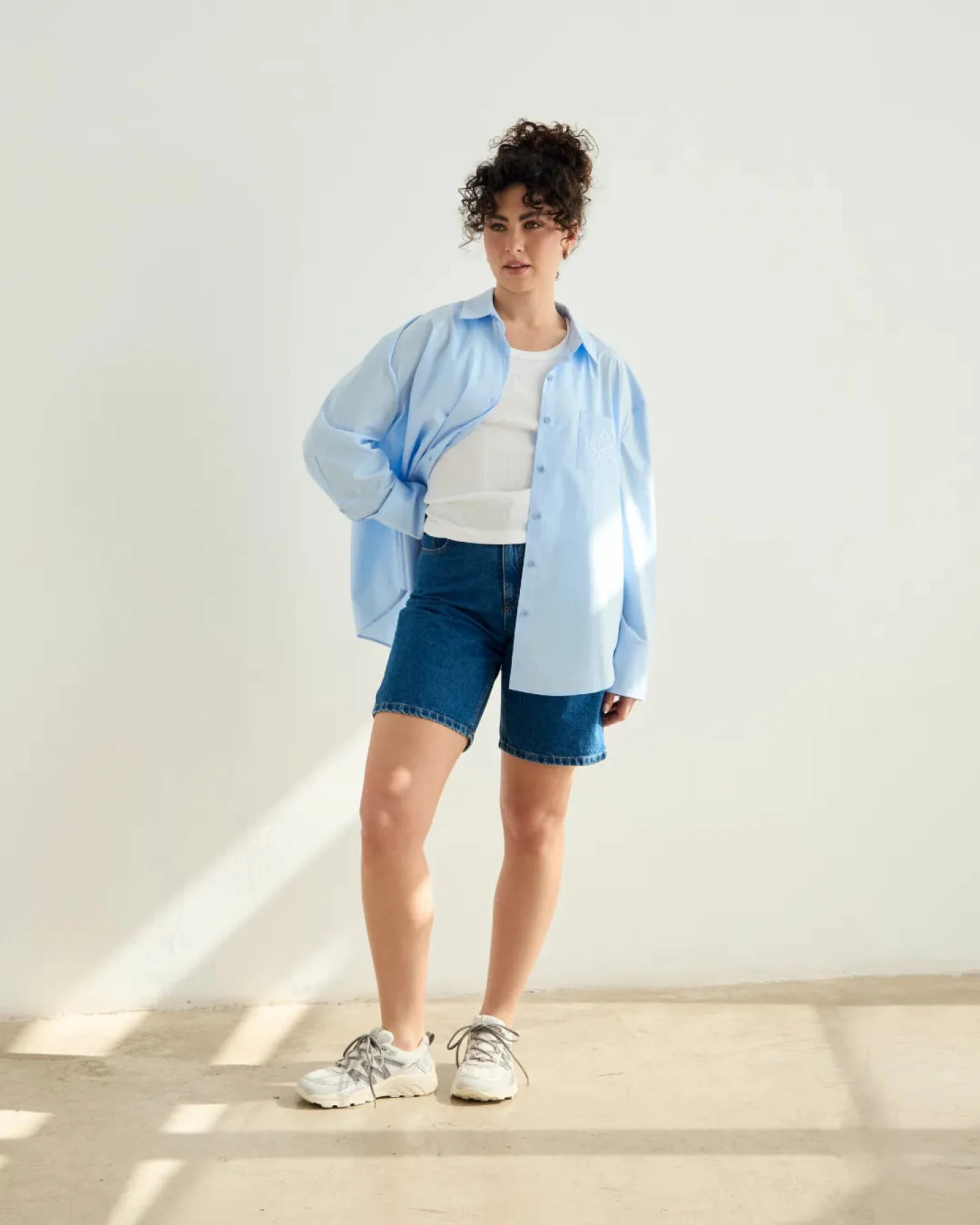 Clotsy Damen vegan Shirt Yara Blau – Ansicht 2