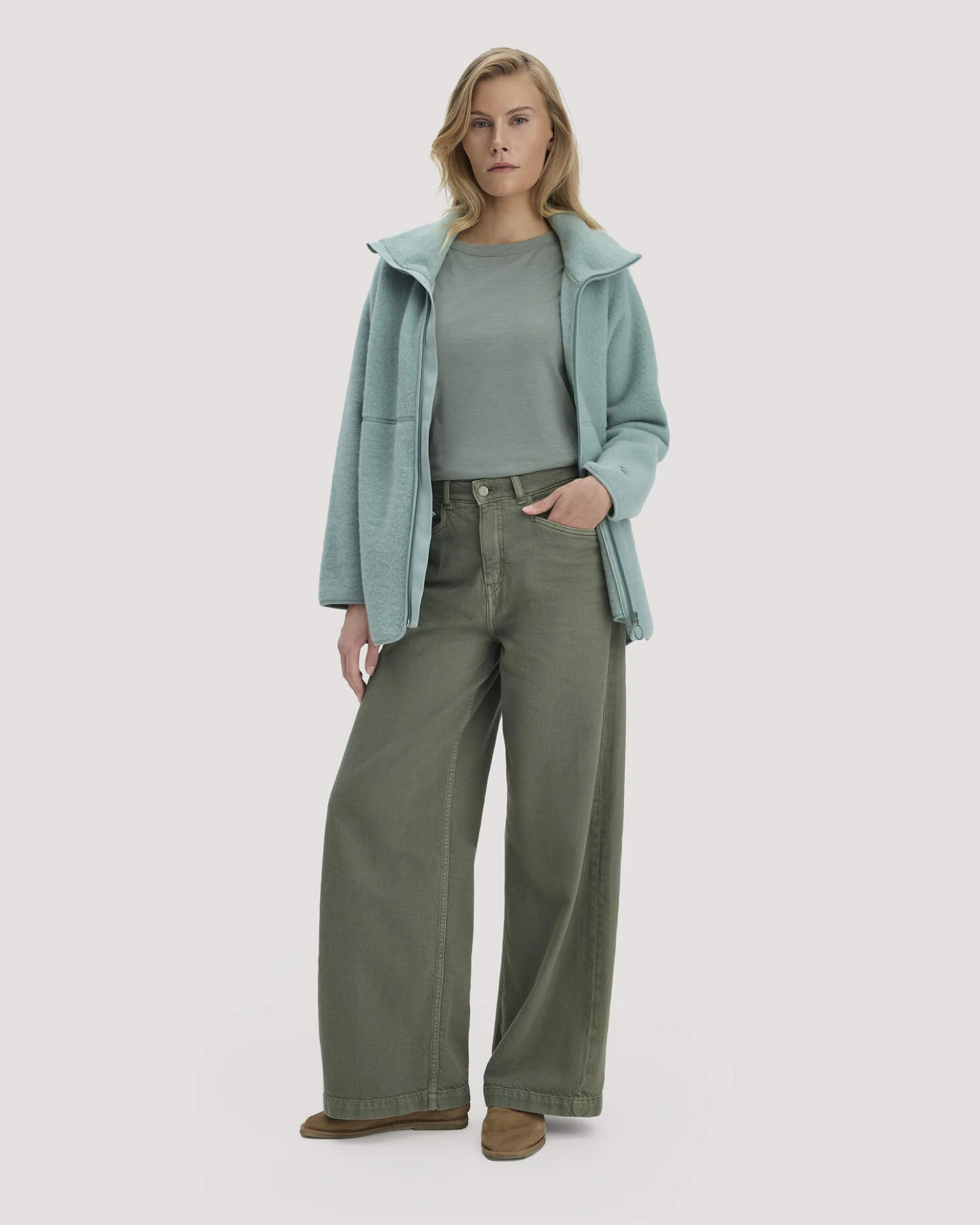 hessnatur Damen Light Slub Jersey Top Regular aus Bio-Baumwolle - grün - Größe 48 – Ansicht 2