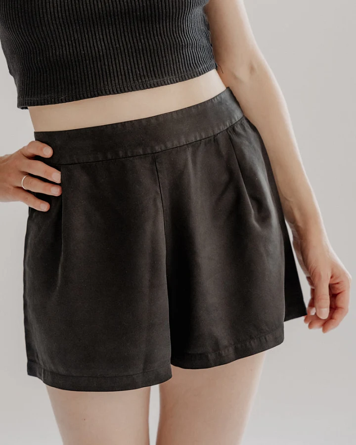 Marenika Damen vegan Kurze Hose Lia Schwarz