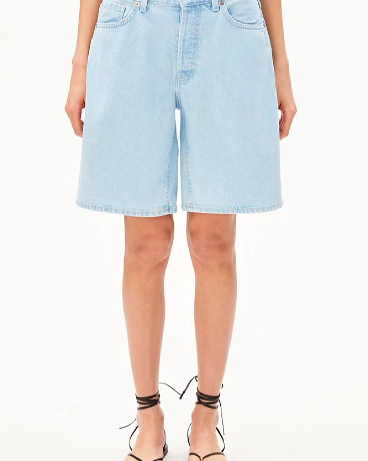 ARMEDANGELS Damen vegan Shorts Thaalina Barrea Denim Hellblau