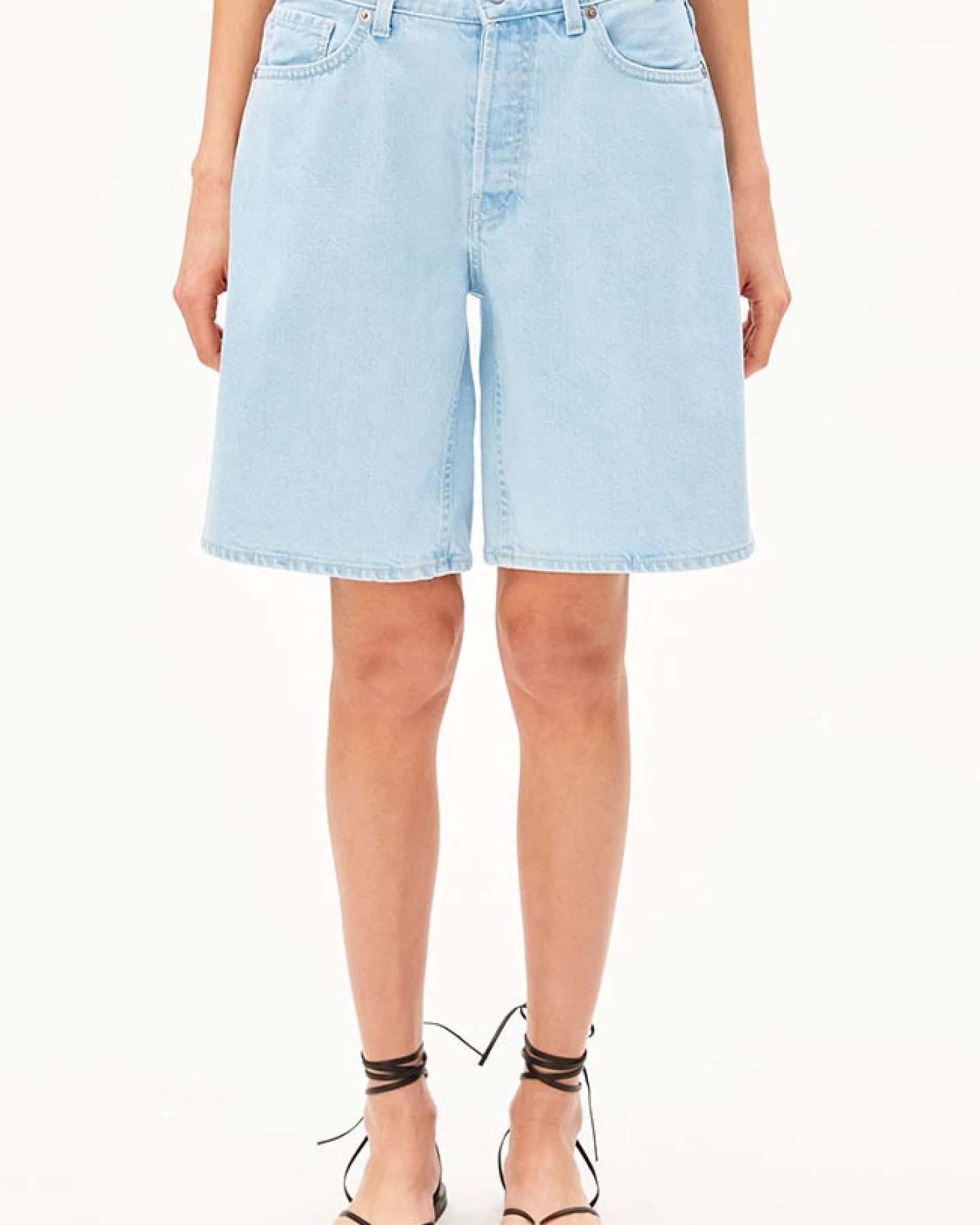 ARMEDANGELS Damen vegan Shorts Thaalina Barrea Denim Hellblau – Ansicht 2