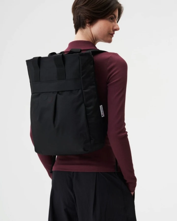 pinqponq Damen vegan Rucksack Komo Rooted Schwarz