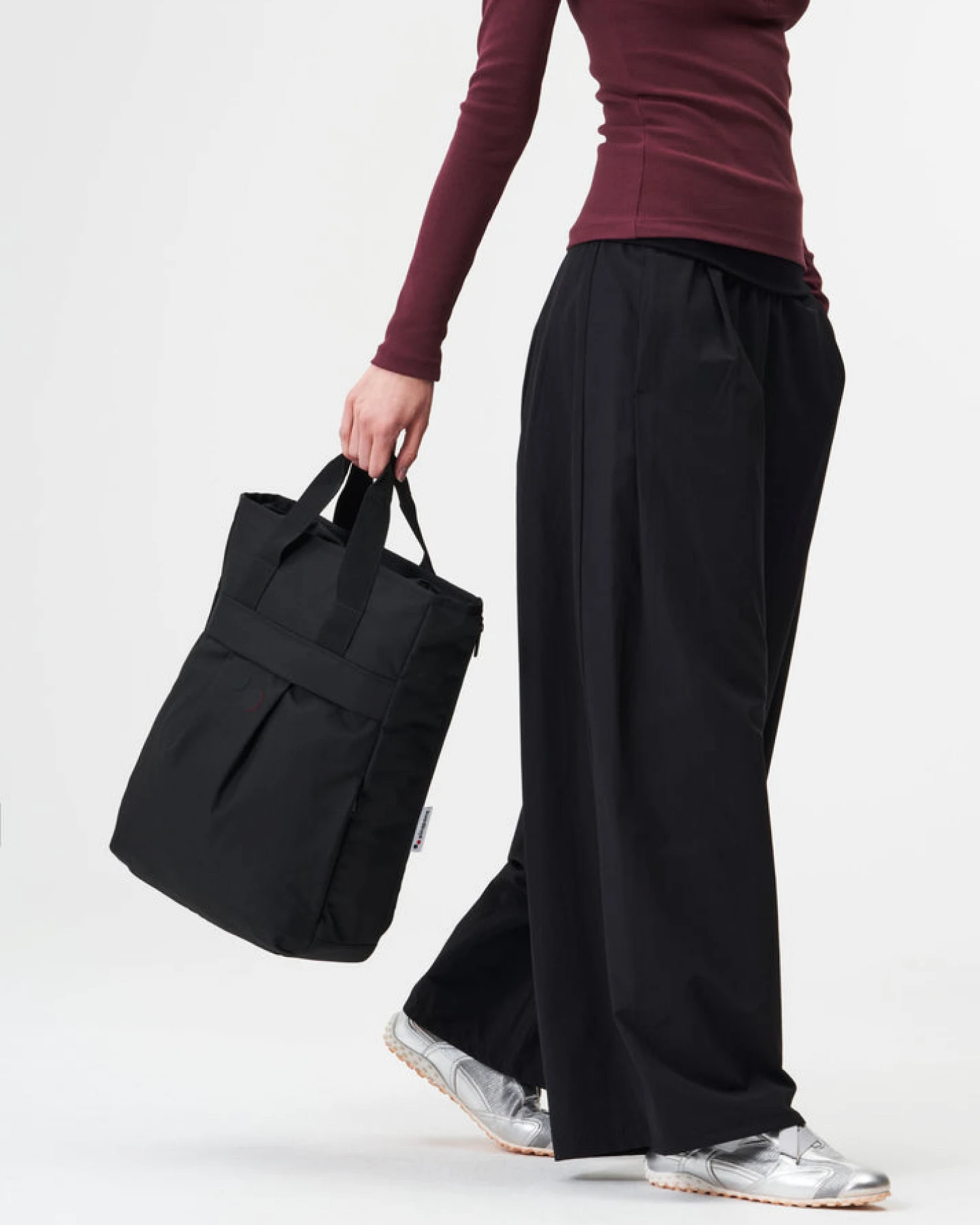 pinqponq Damen vegan Rucksack Komo Rooted Schwarz – Ansicht 2
