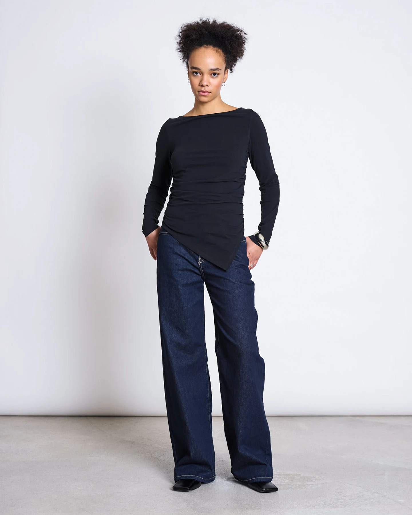JAN 'N JUNE Damen vegan Longsleeve Mit Bootskragen Noly Schwarz – Ansicht 2