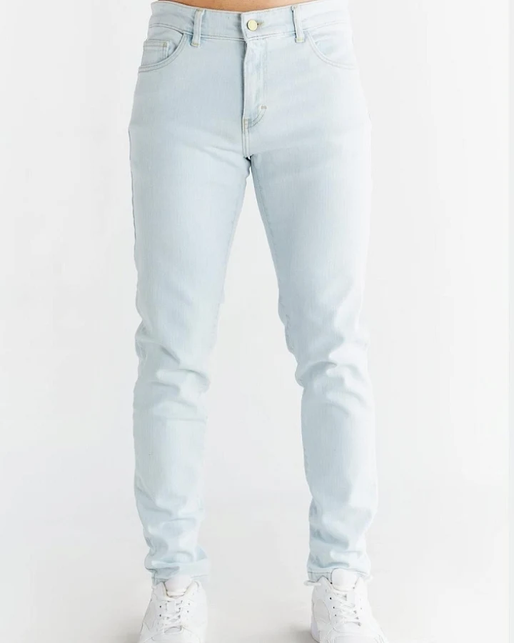 Evermind Herren vegan Jeans Slim Fit Eisblau