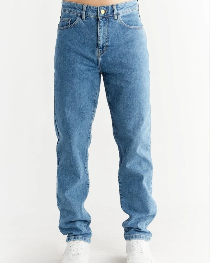 Evermind Herren vegan Jeans Straight Fit Day Himmelblau