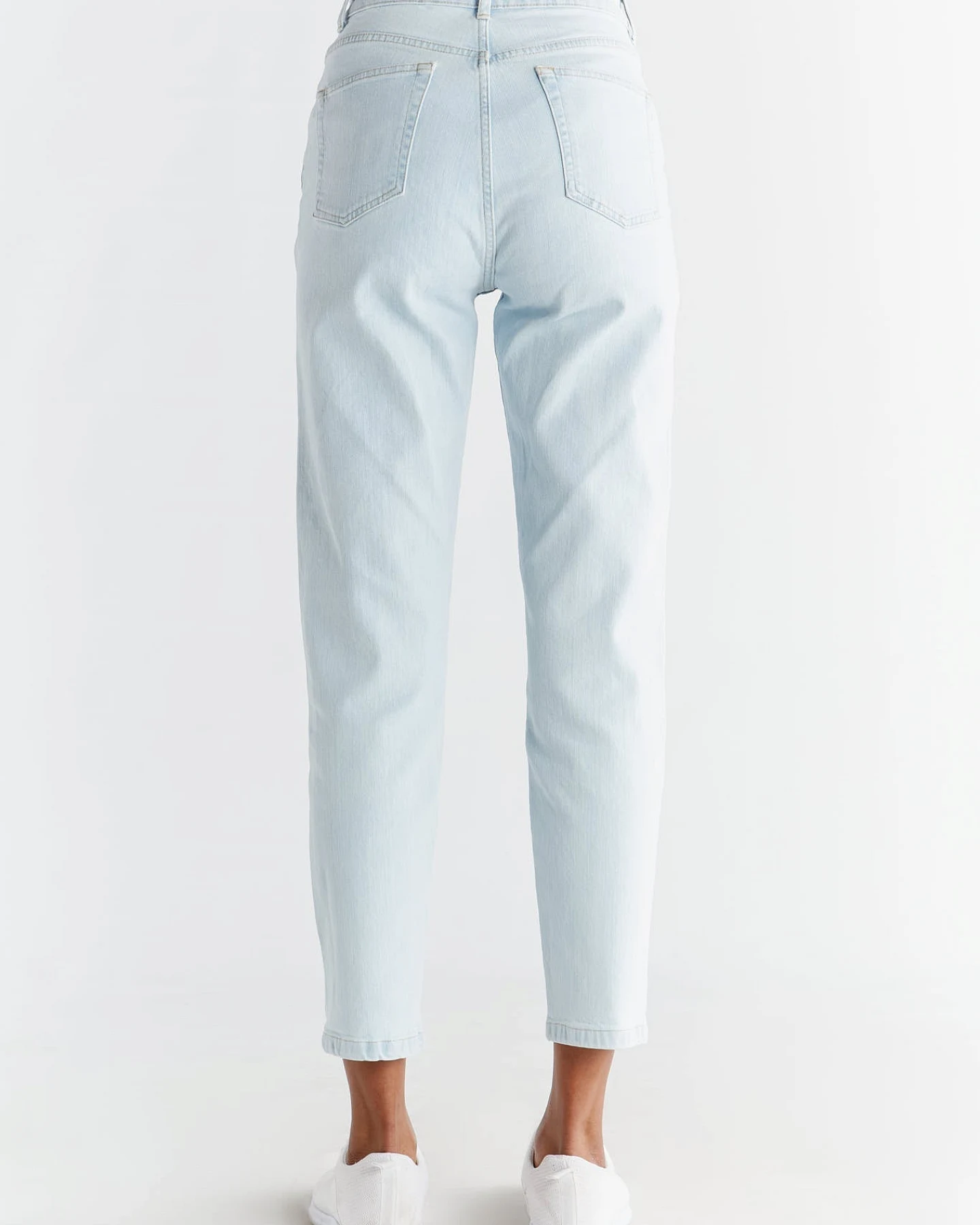 Evermind Damen vegan Jeans Mom Fit Eisblau – Ansicht 2