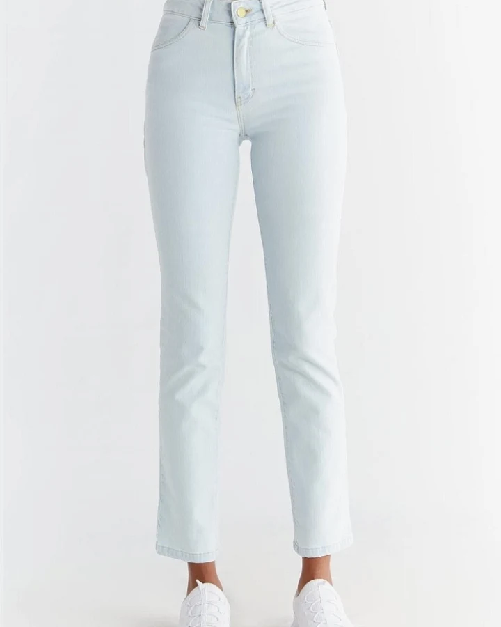 Evermind Damen vegan Jeans Straight Fit Eisblau