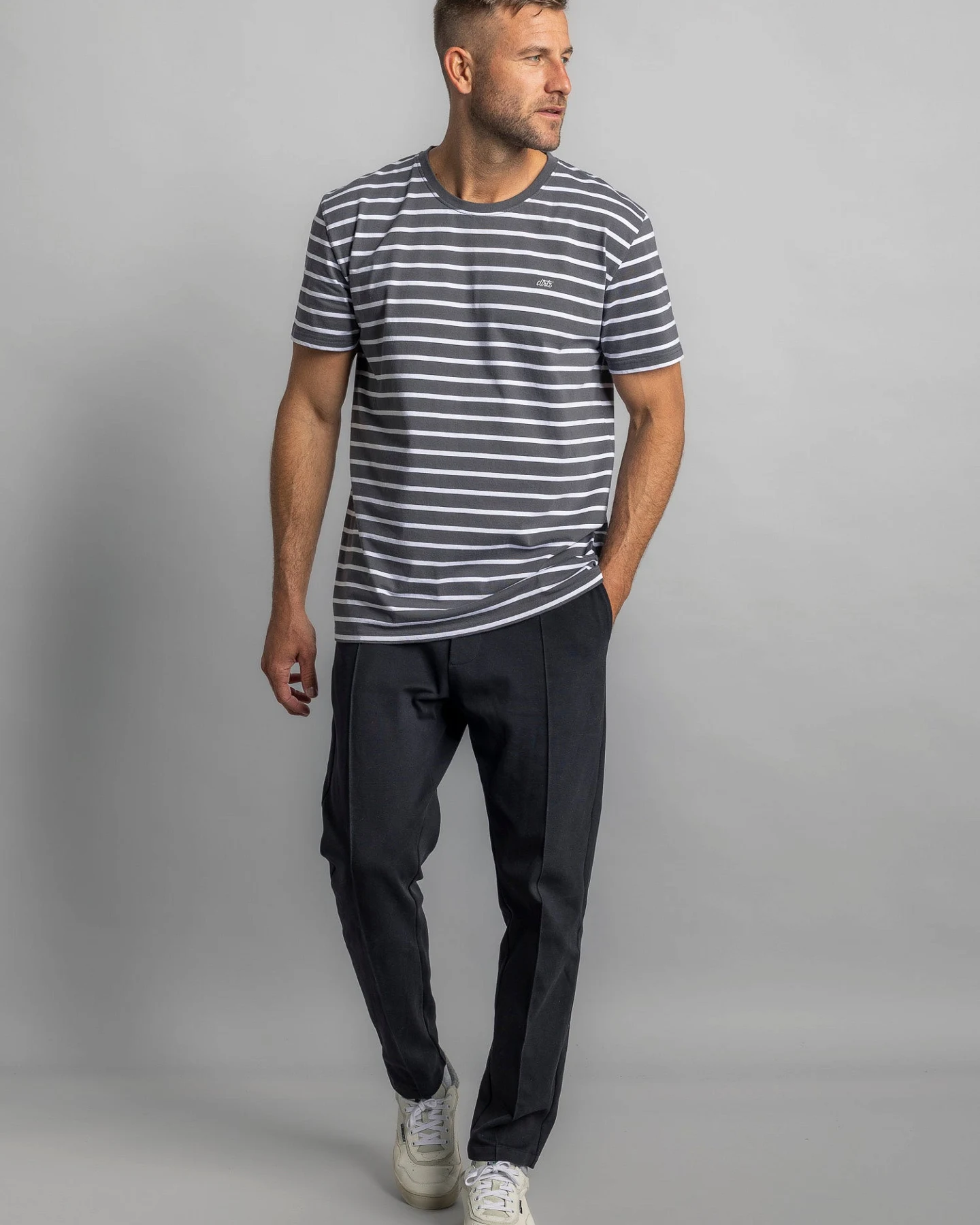 DIRTS Herren vegan T-Shirt Gestreift Anthrazit Weiß – Ansicht 2