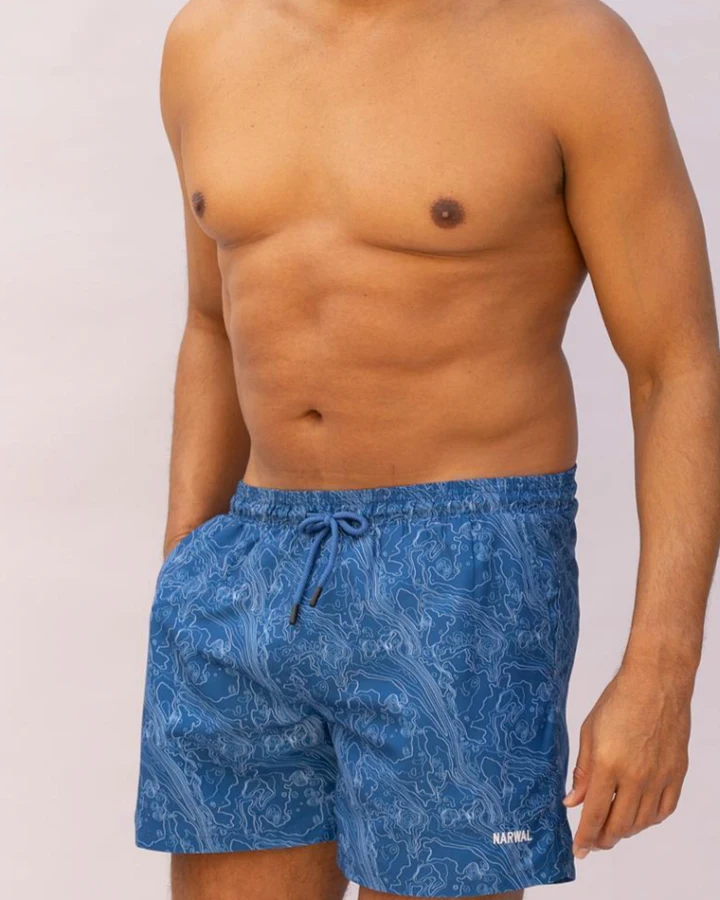 Narwal Herren vegan Badeshorts Mit Print Topo Map Blau