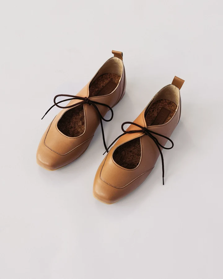 AGAZI Damen vegan Ballerina Flats Louise Toffee Braun