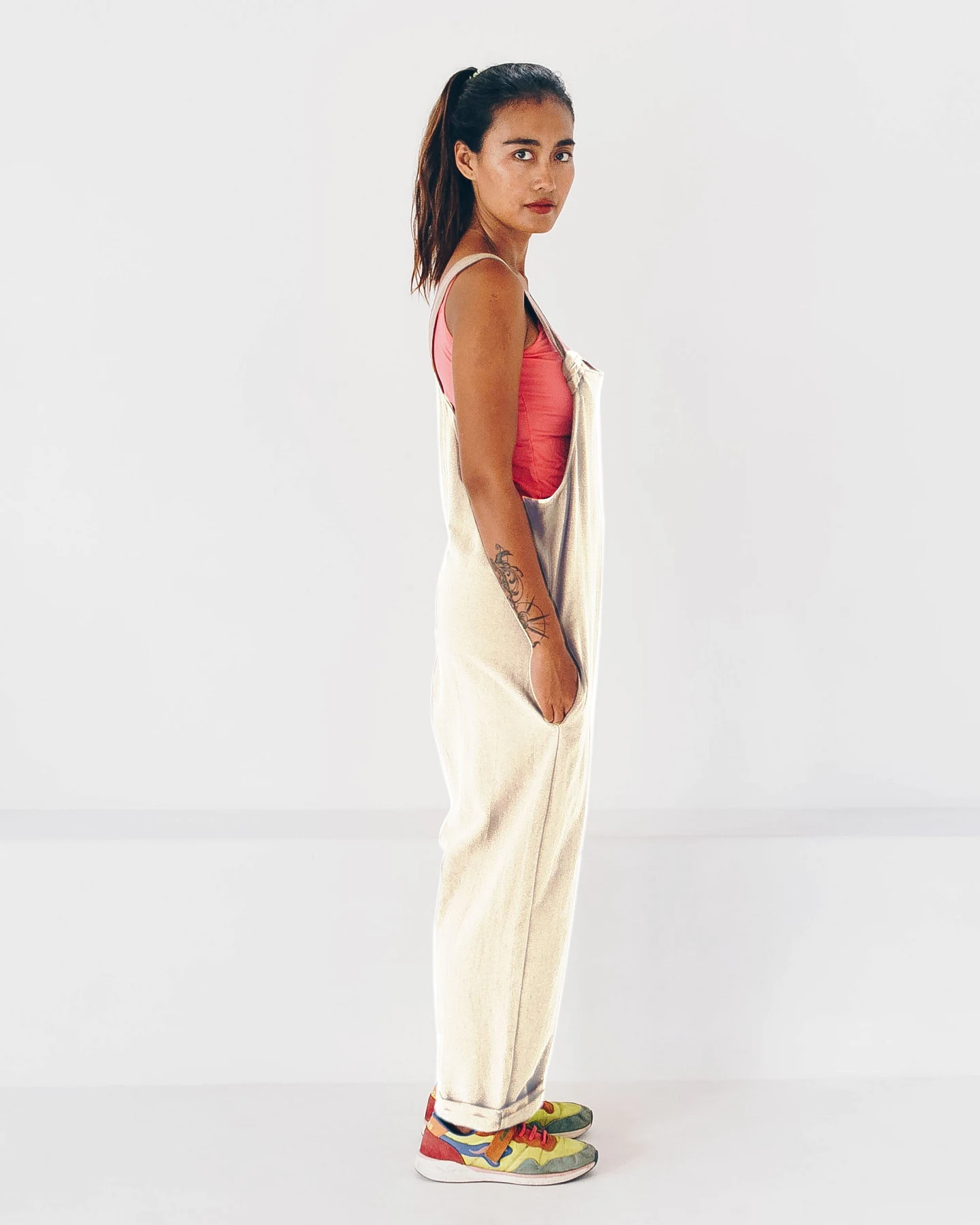 The Driftwood Tales Damen vegan Jumpsuit Beige – Ansicht 2
