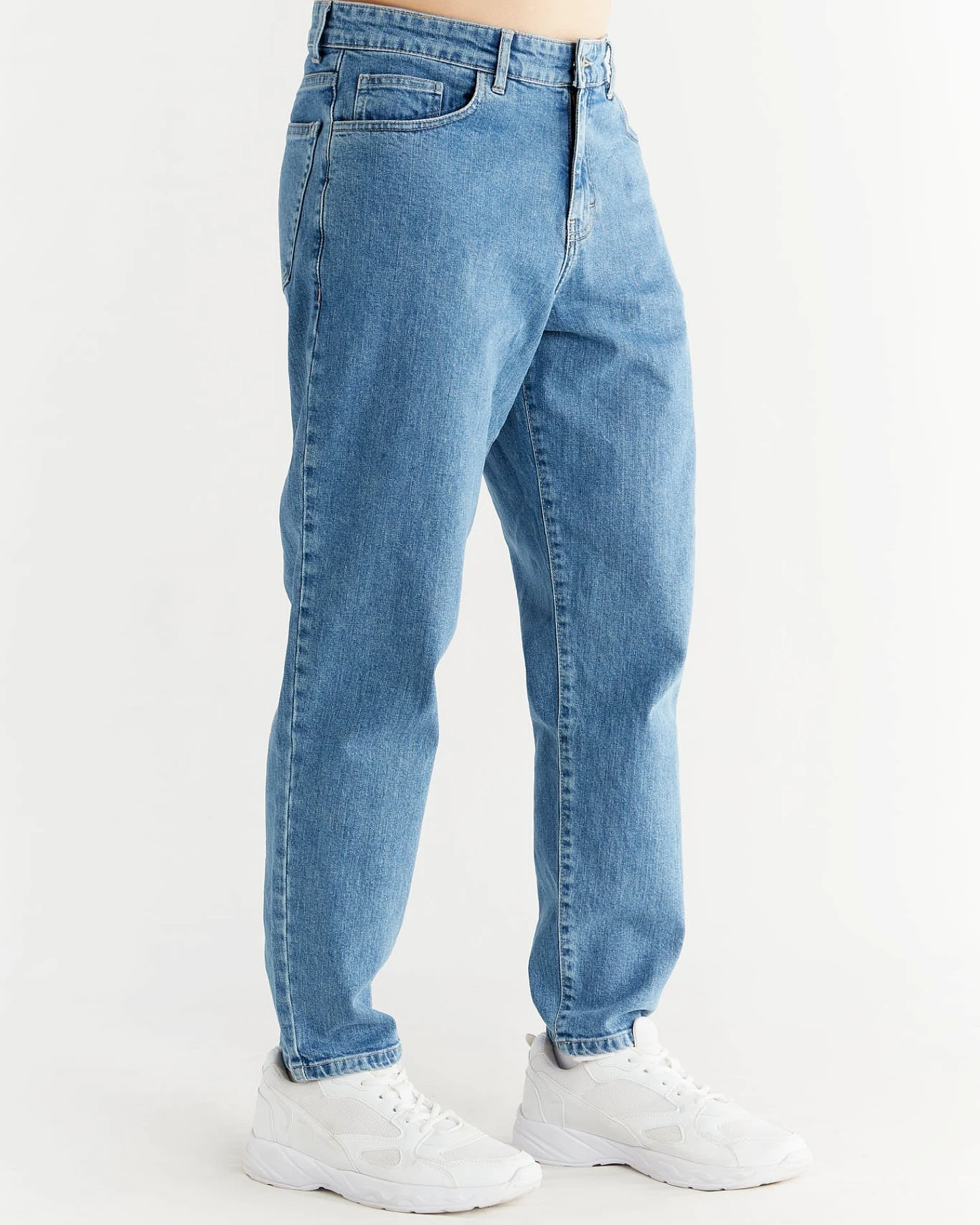 Evermind Herren vegan Jeans Karotte Fit Day Himmelblau – Ansicht 2