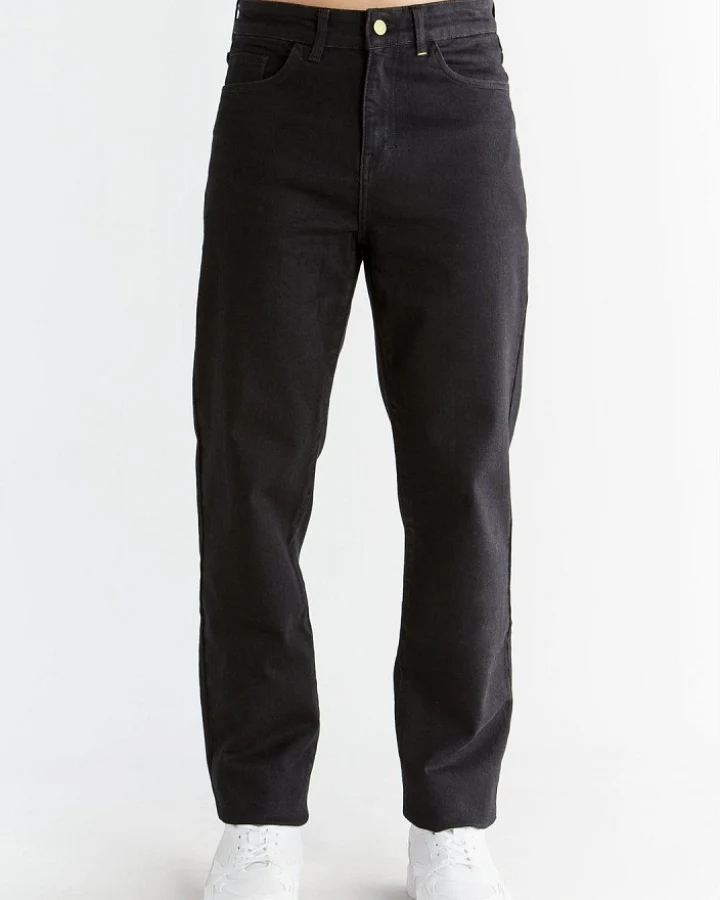 Evermind Herren vegan Jeans Regular Fit Coal Schwarz