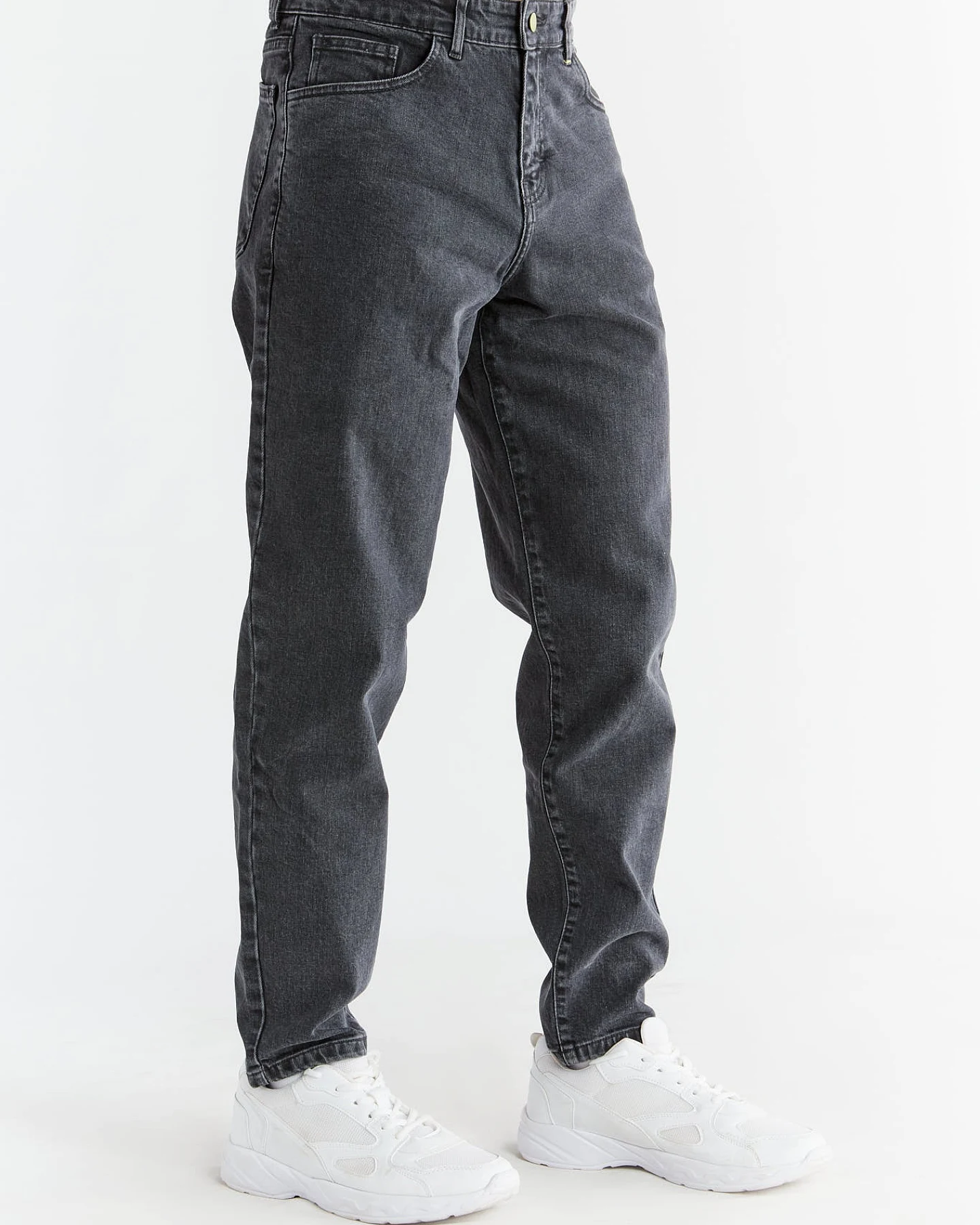 Evermind Herren vegan Jeans Carrot Fit Carbon Gray – Ansicht 2