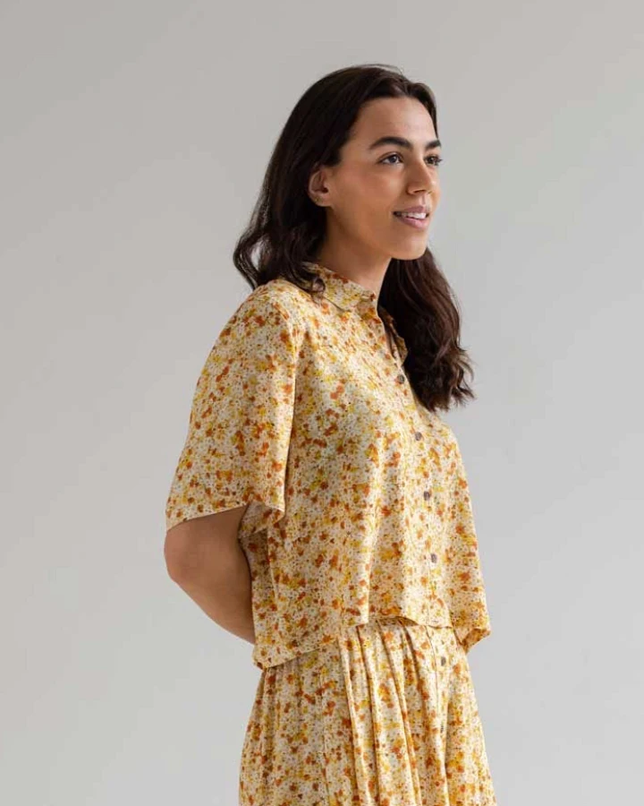TWOTHIRDS Damen vegan Shirt Feroe Goldene Blumen Gelb