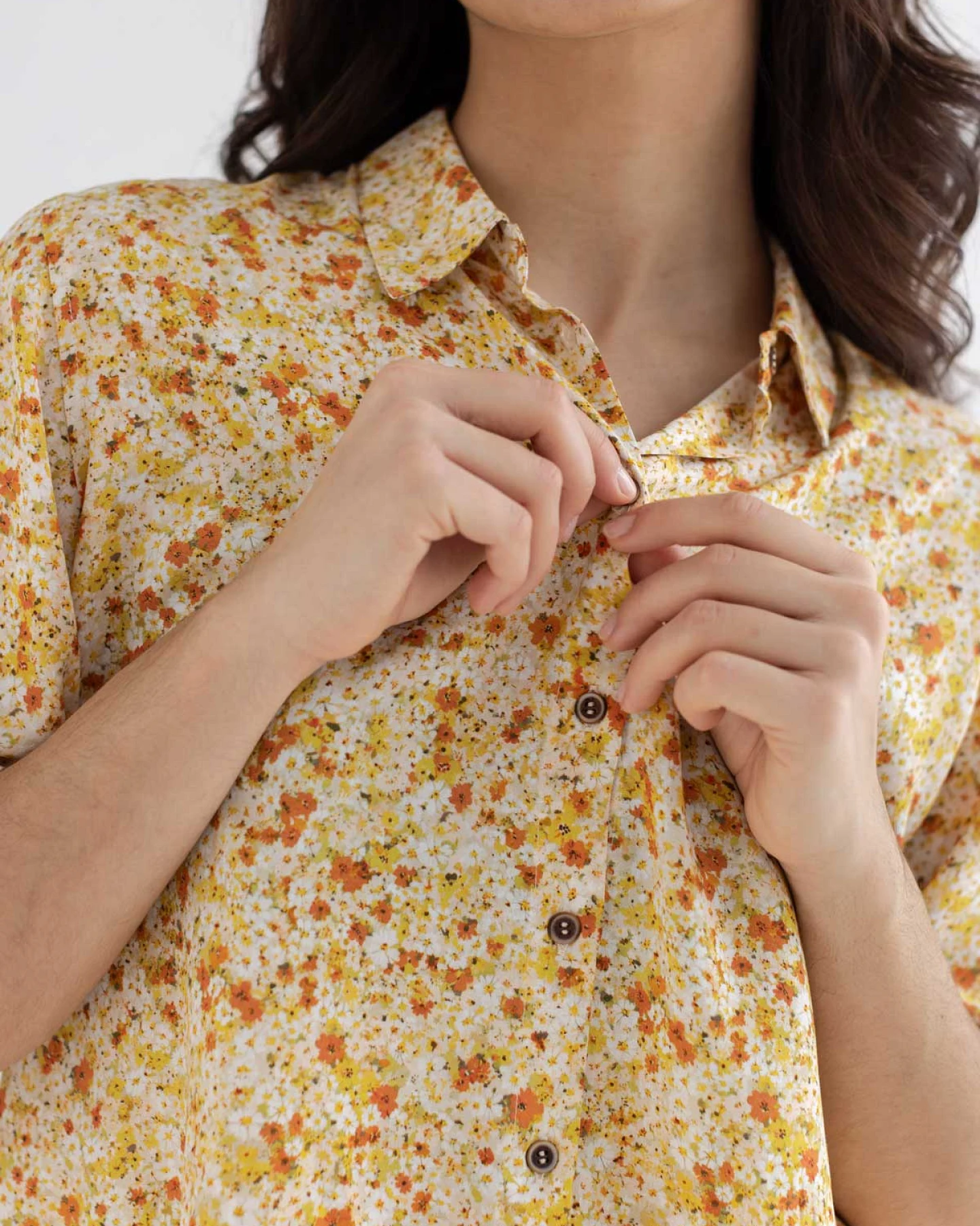 TWOTHIRDS Damen vegan Shirt Feroe Goldene Blumen Gelb – Ansicht 2
