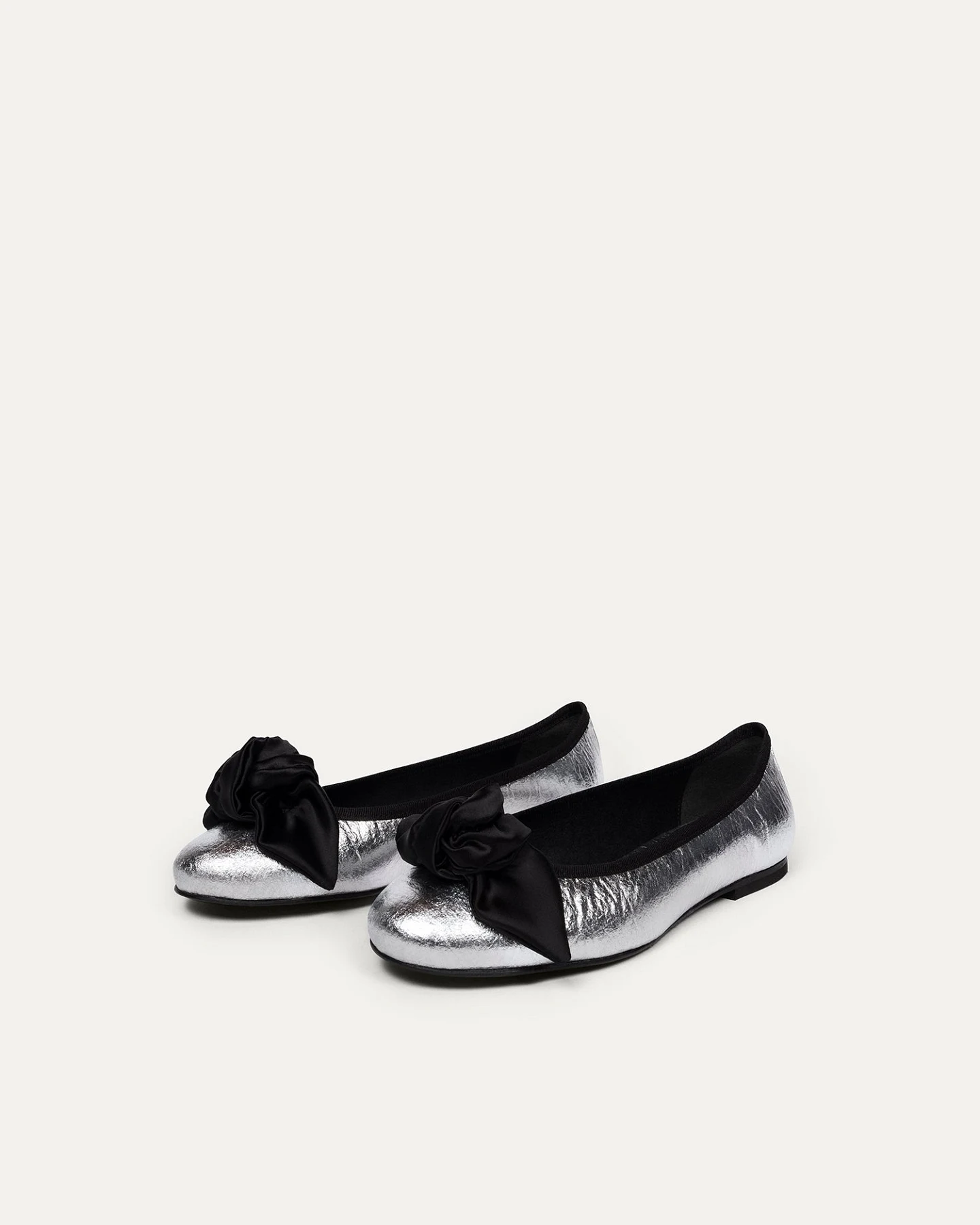BIKKOU Damen vegan Ballerinas 9:30am Hearing In Court Silber Metallic – Ansicht 2