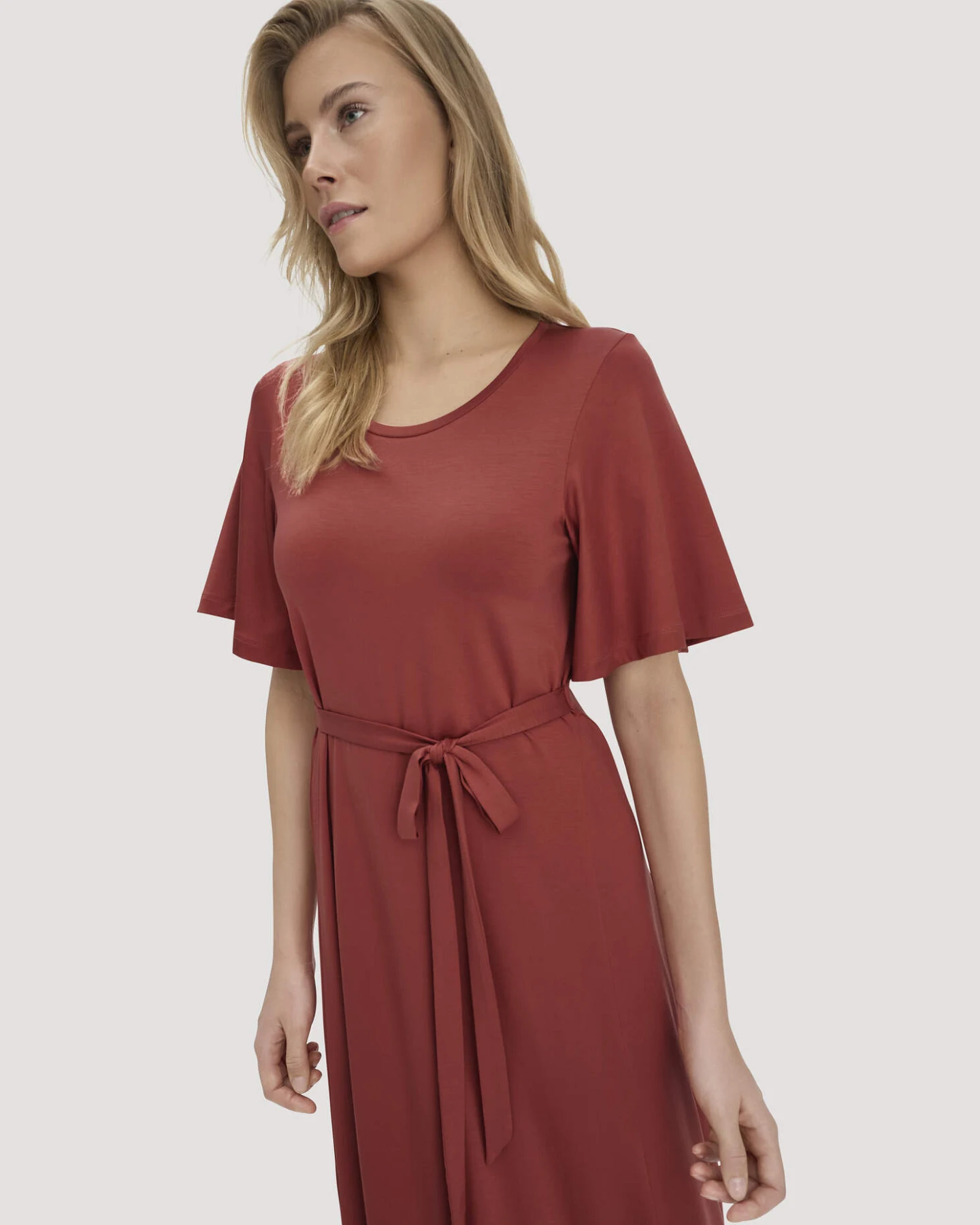 hessnatur Damen Jersey Kleid Kniebedeckend Slim aus TENCEL™ Lyocell - braun - Größe 40 – Ansicht 3