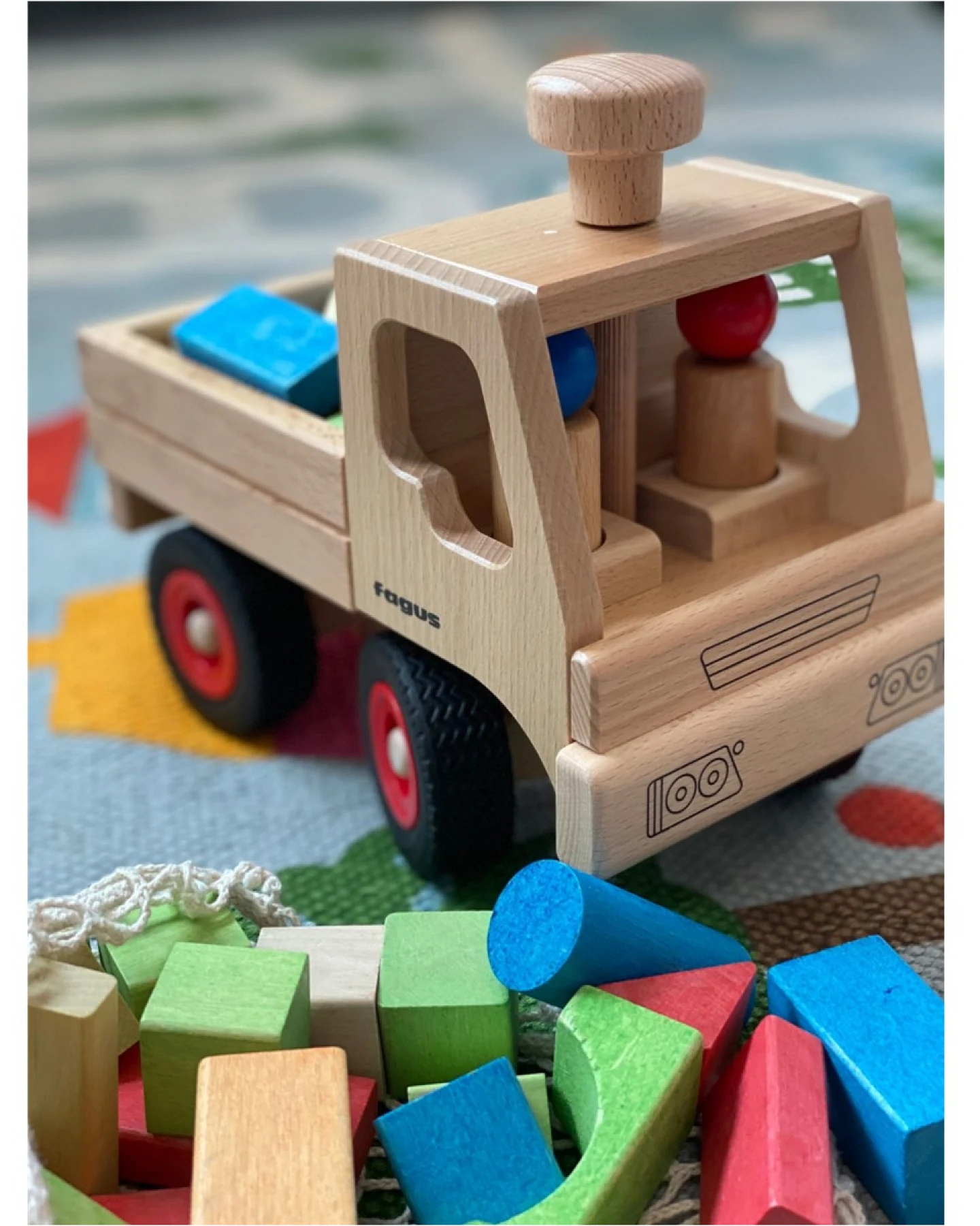 Fagus Unimog aus massivem Buchenholz 25 cm Unimog aus Holz mit Anhänger-Kupplung – Ansicht 2