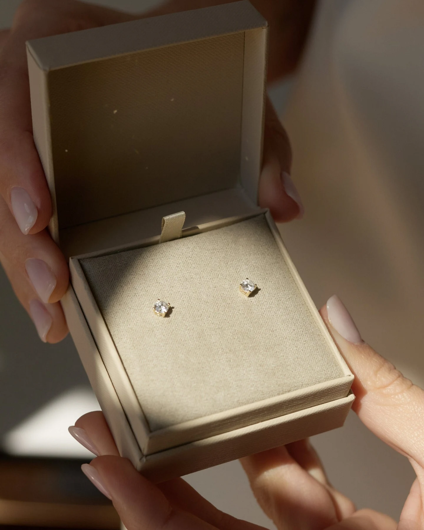 Dear Darling Berlin Damen vegan Ohrringe Diamant Ohrstecker Lou Aus 14-Karätigem Echtgold – Ansicht 2