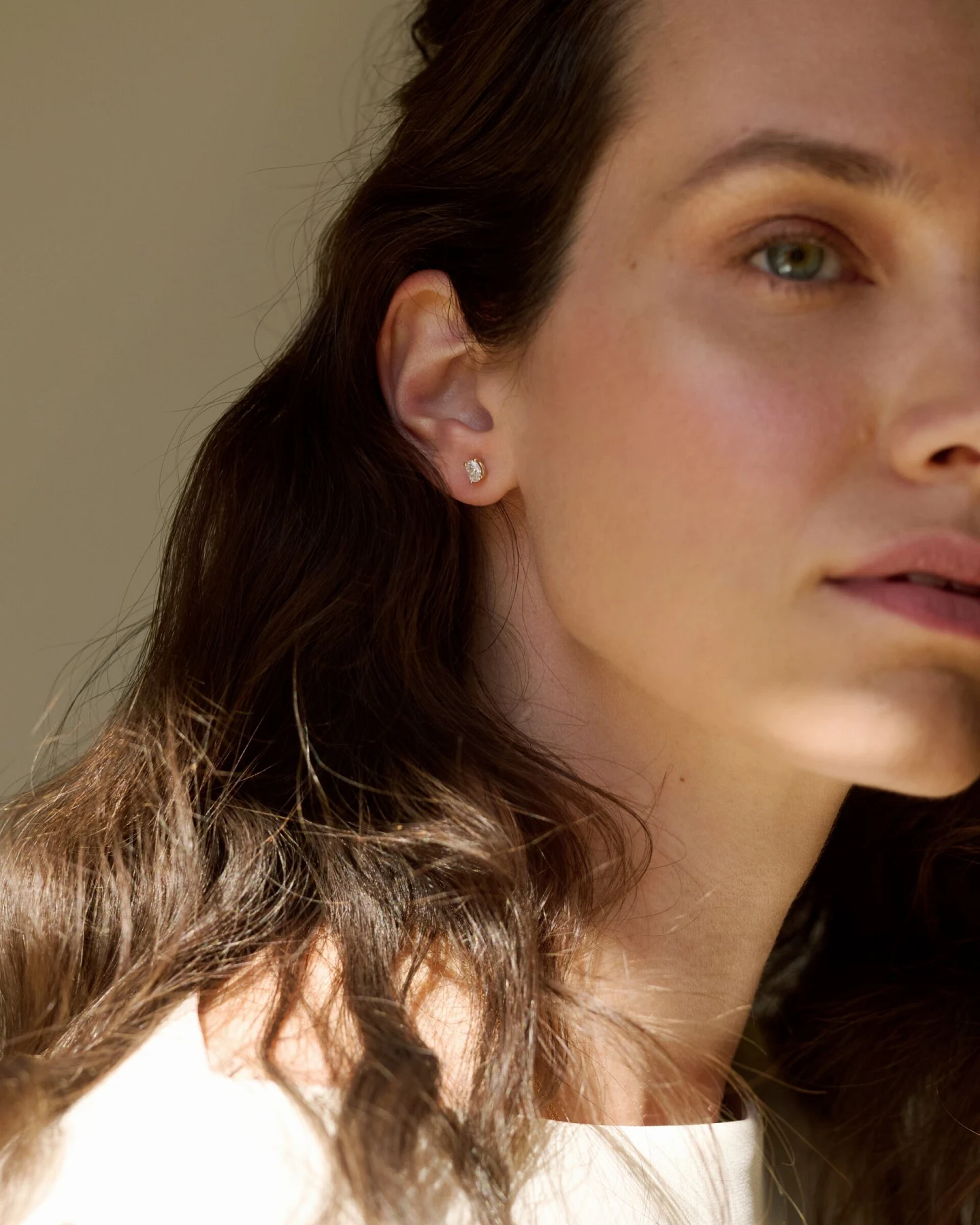 Dear Darling Berlin Damen vegan Ohrstecker Mit Ovalen Diamanten Talia Aus 14-Karätigem Echtgold – Ansicht 2
