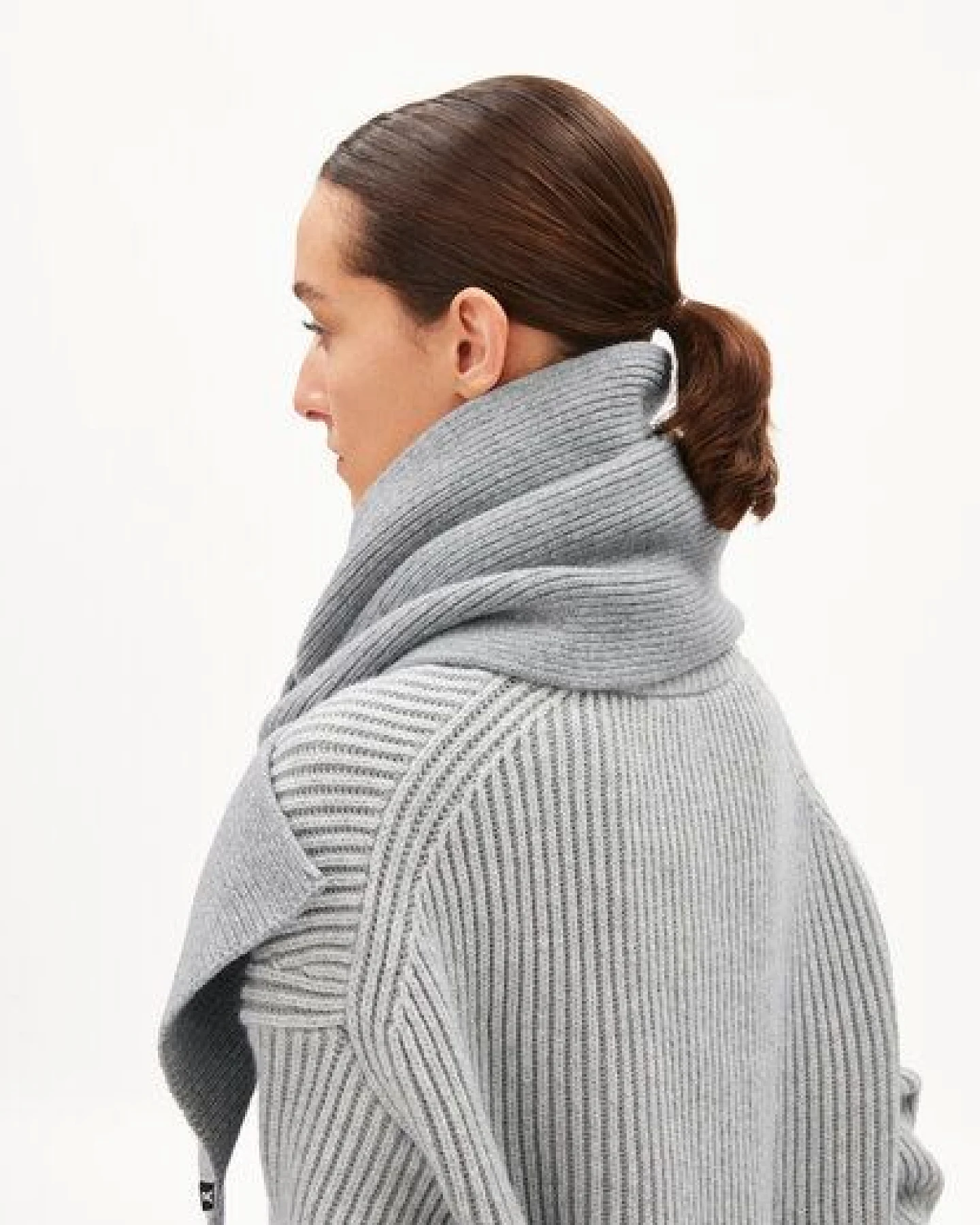 ARMEDANGELS CLAASAS Unisex Schal aus Merino-Wolle – Ansicht 2