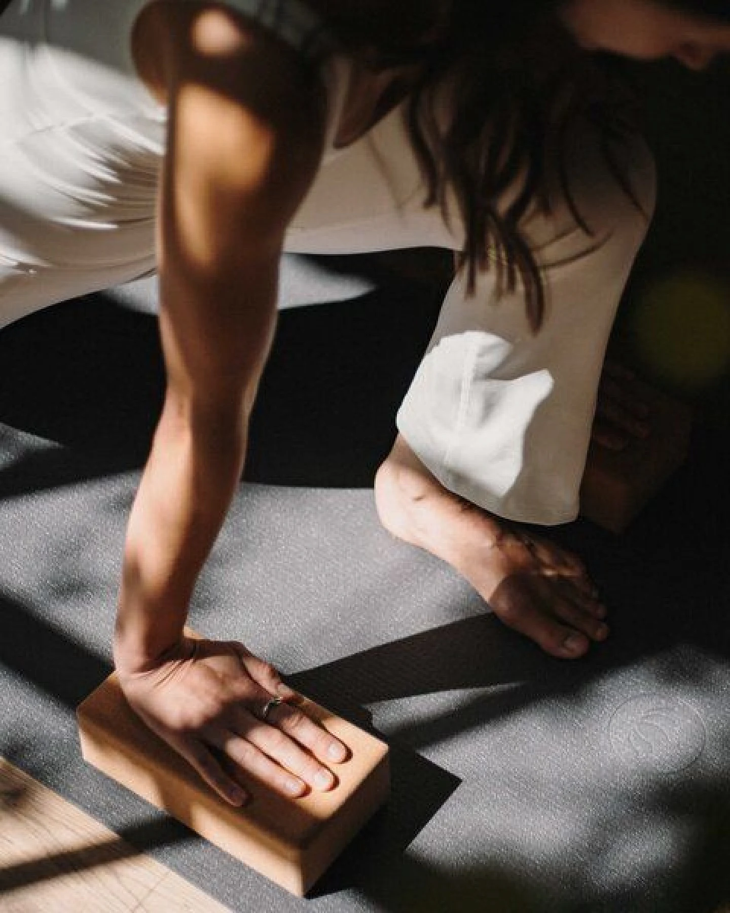 Lotuscrafts 2er Set - Yogablock Kork Supra Grip – Ansicht 4
